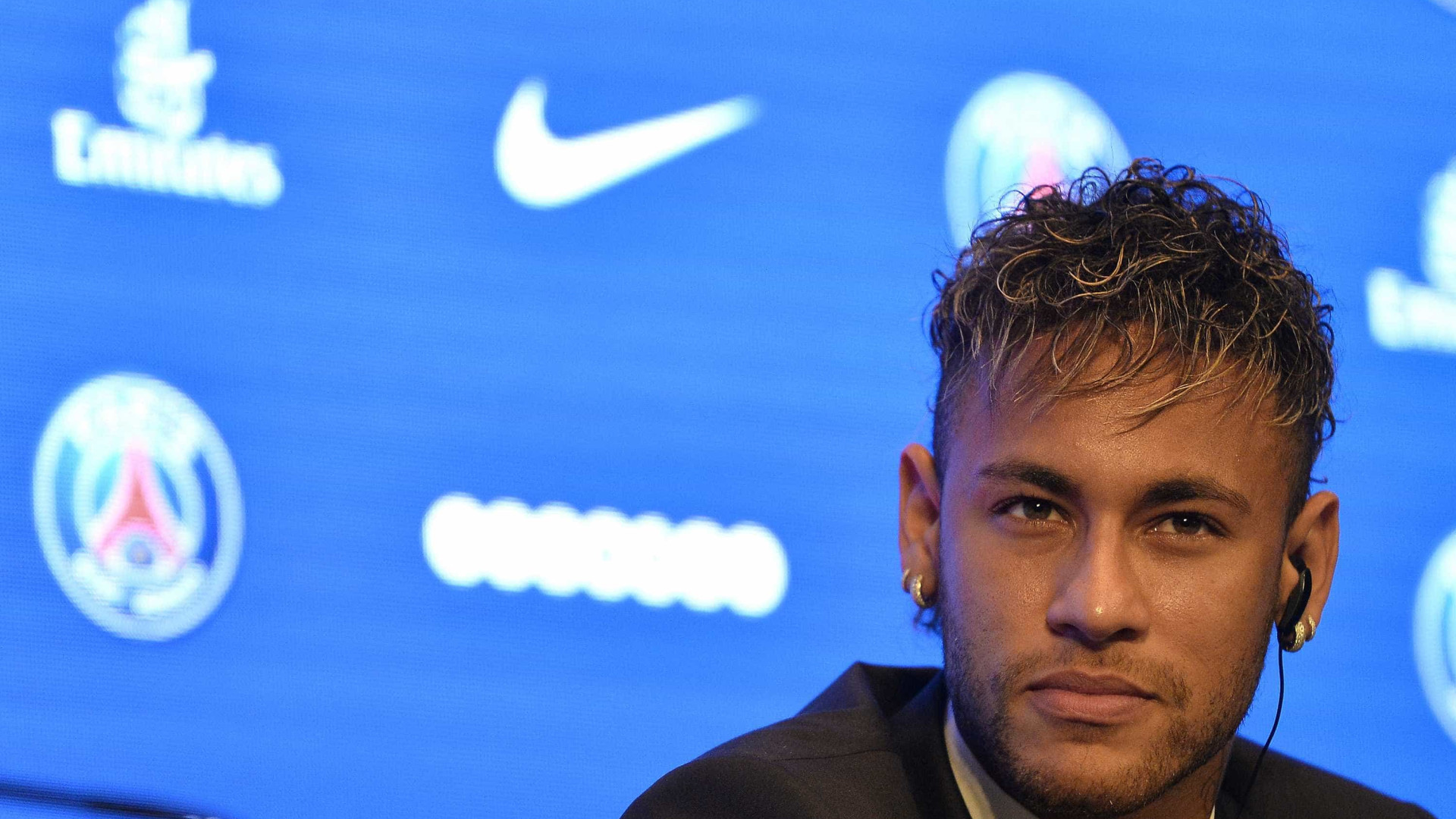 Neymar contra-ataca e aciona Fifa para cobrar R$ 96 mi do Barcelona