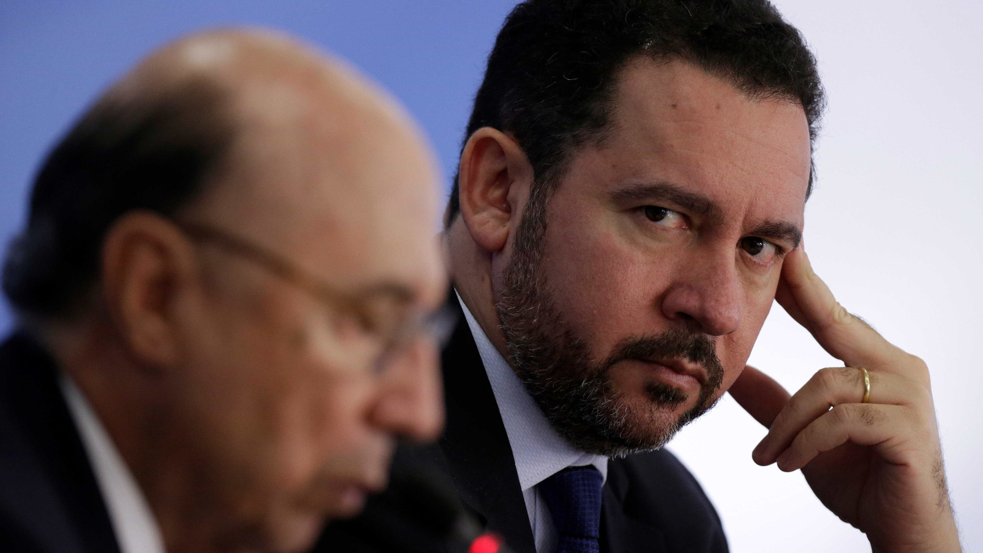 Situação fiscal delicada é o 'calcanhar de Aquiles' do País, diz Dyogo