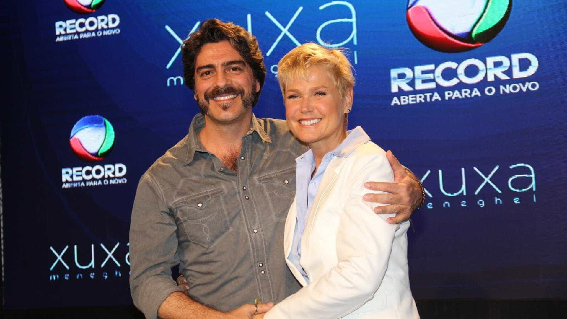 Xuxa se derrete em posts românticos parabenizando o namorado