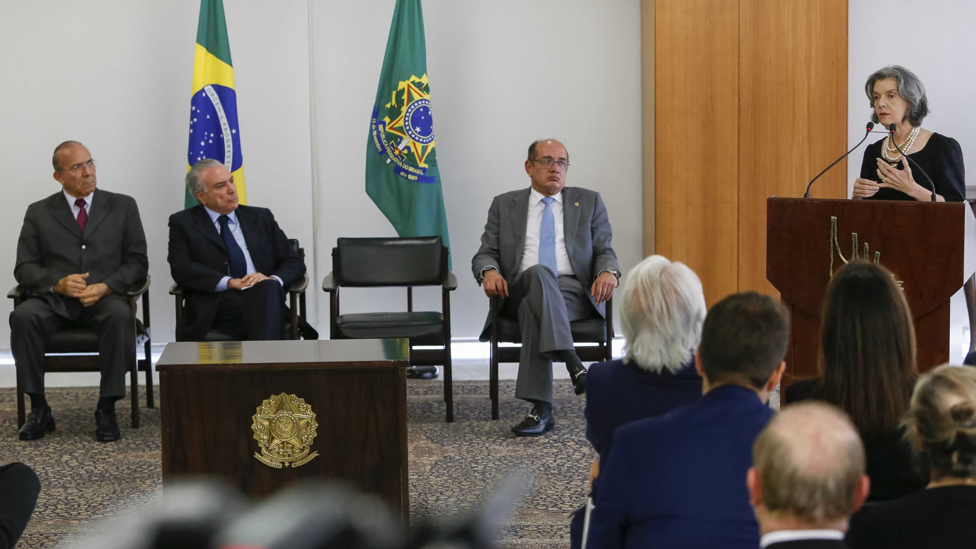 Cármen Lúcia pede que Gilmar se manifeste sobre pedido de suspeição