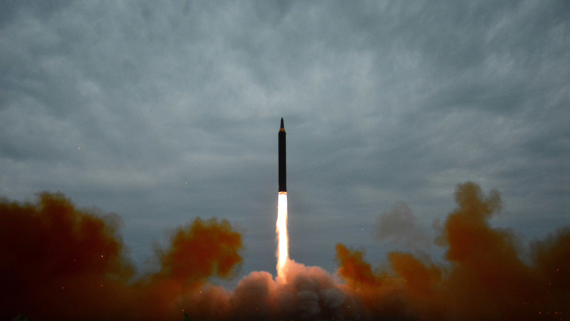 Coreia do Norte confirma disparo de míssil sobre Japão