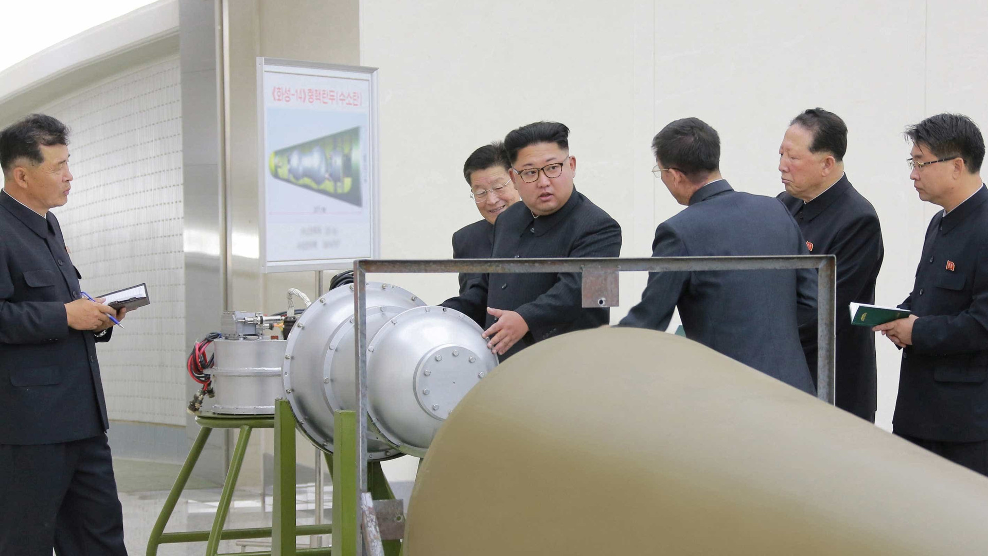 China faz testes com mísseis na fronteira com península coreana
