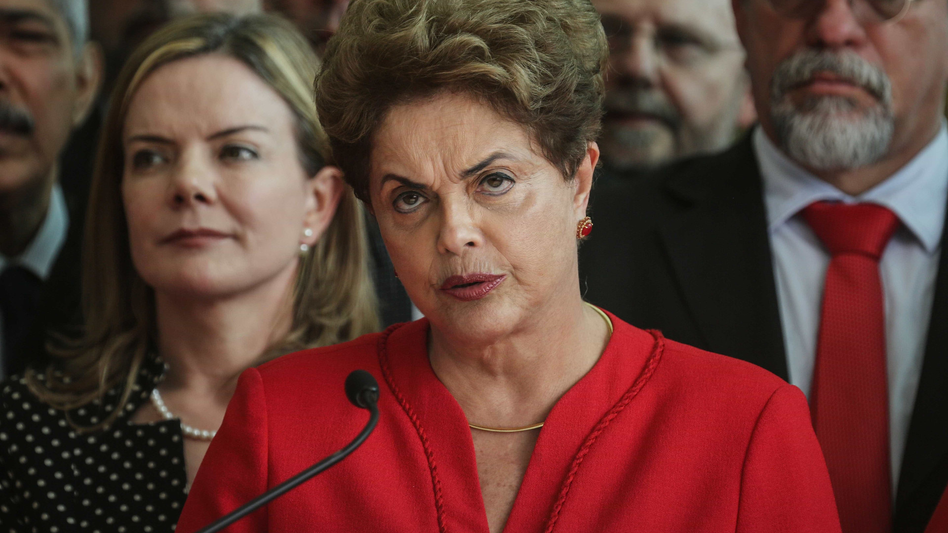 Juiz determina que PF investigue e-mails de Dilma a marqueteiros

