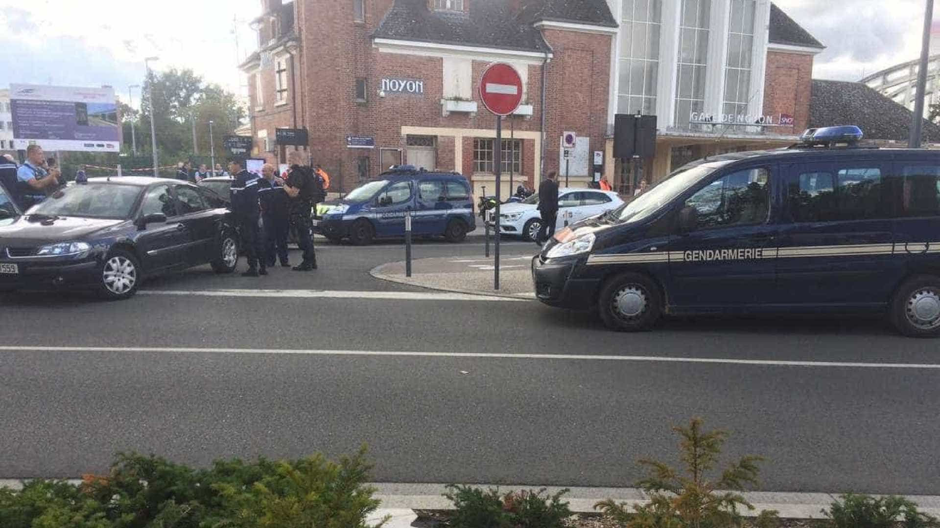 Família é assassinada a tiros em estação de trem na França