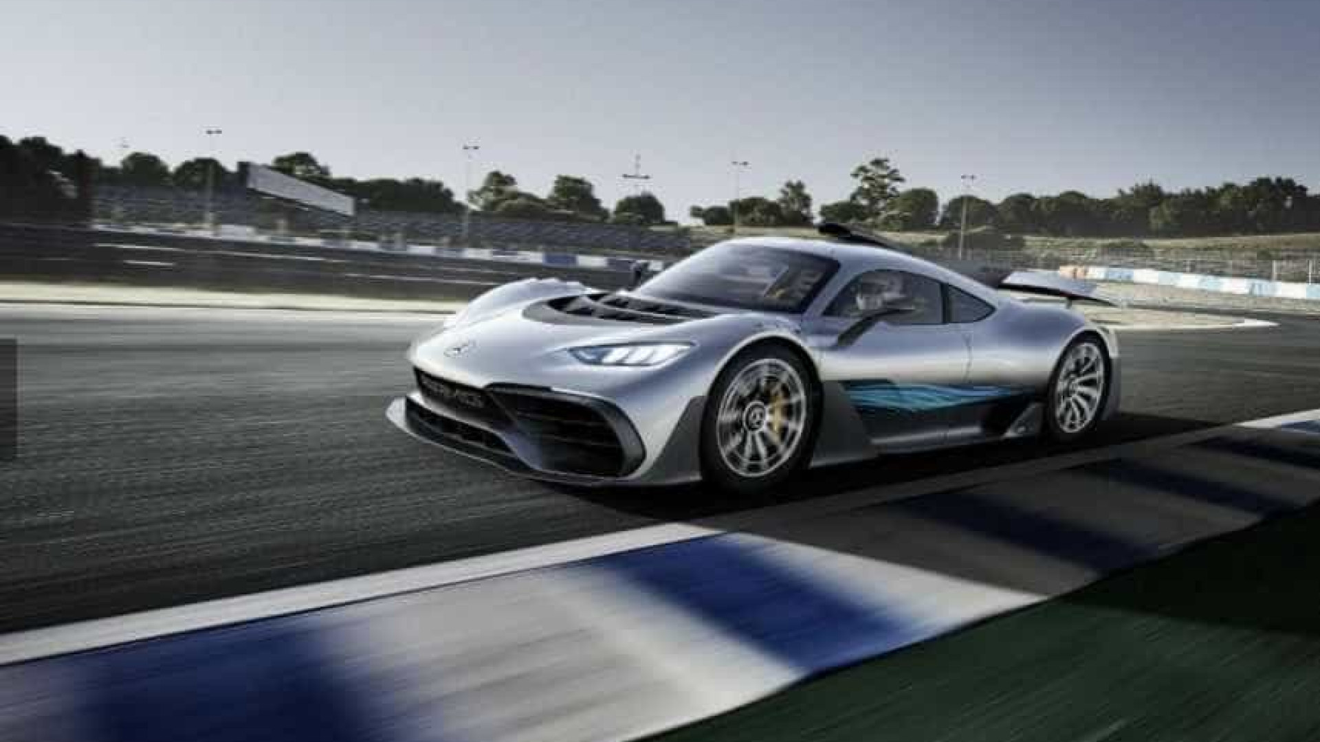 Lewis Hamilton apresenta novo Mercedes híbrido, um F1 da estrada