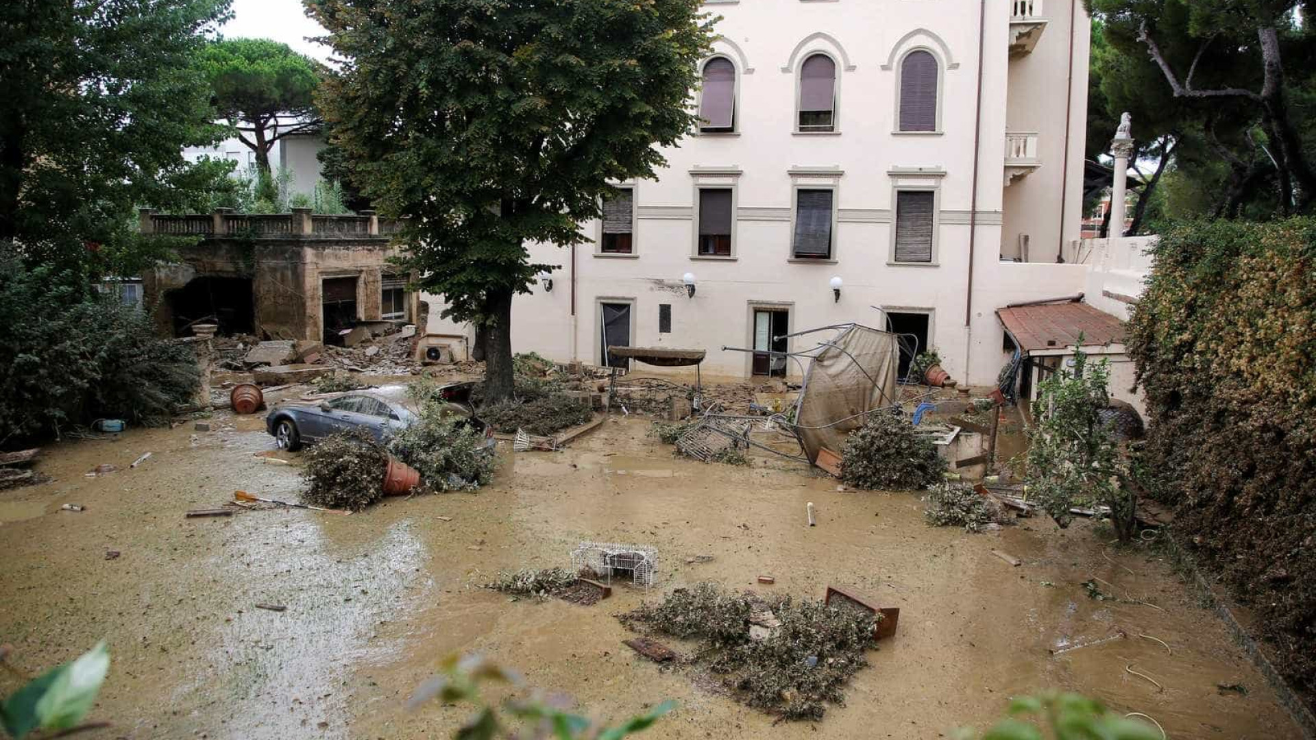 Itália acha corpo de última vítima das enchentes