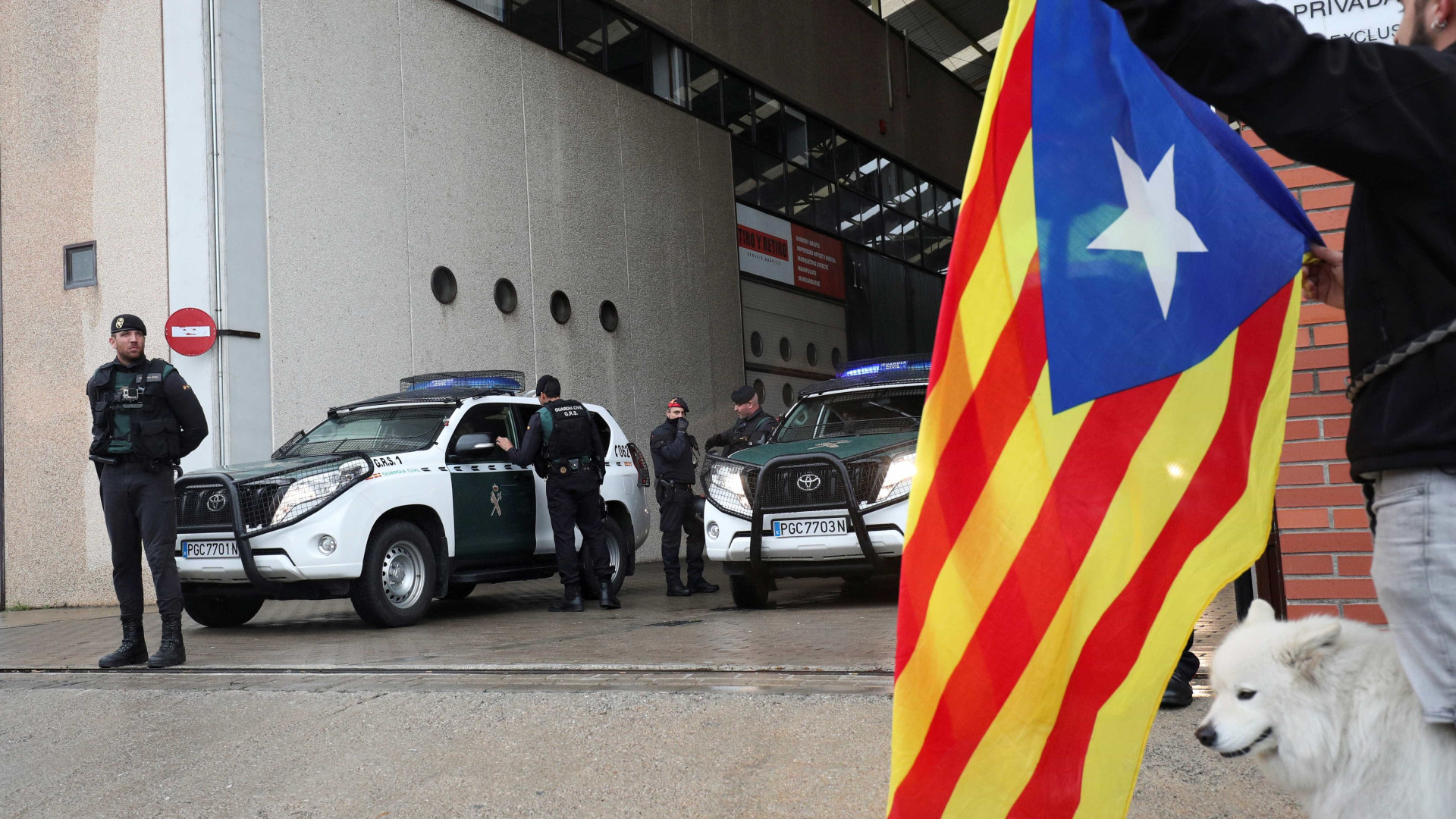 Madri fecha cerco para impedir referendo na Catalunha