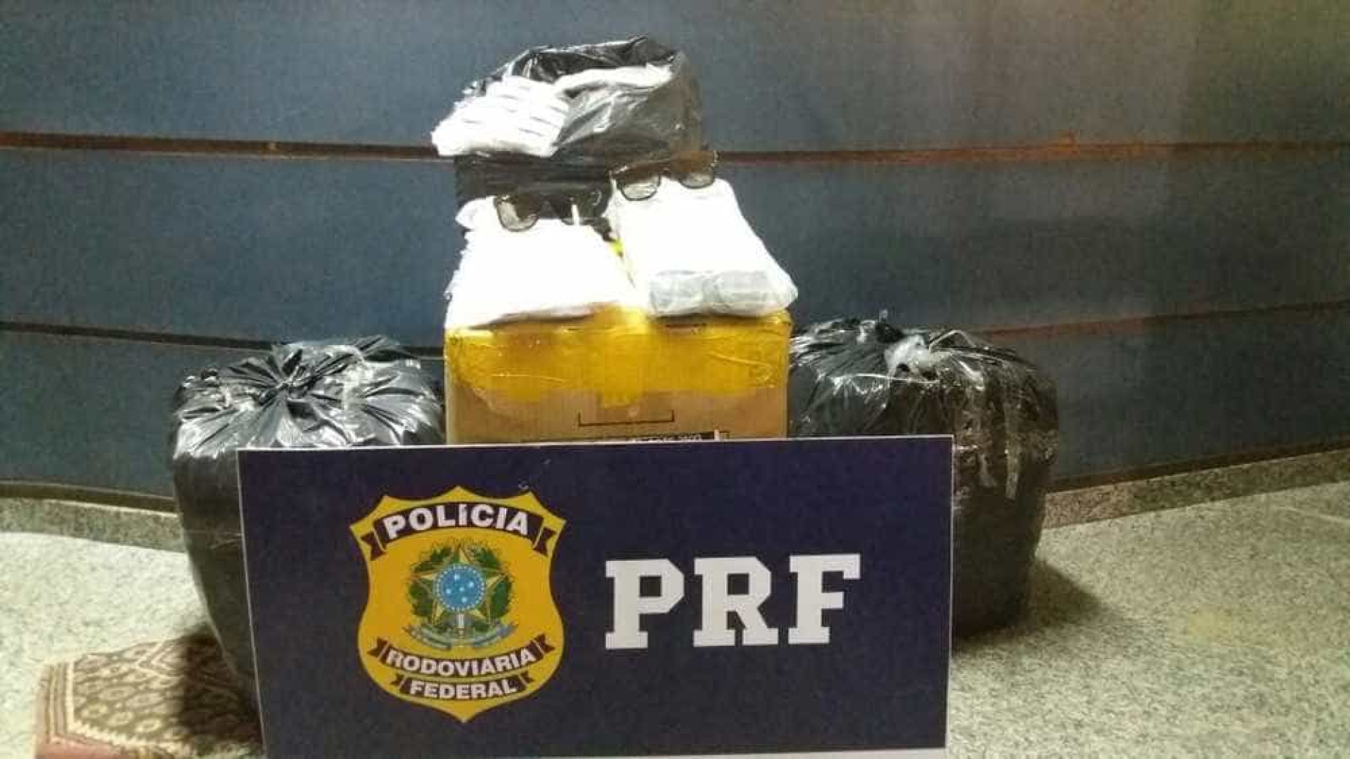 Mil óculos são apreendidos pela PRF e dupla é presa no Rio