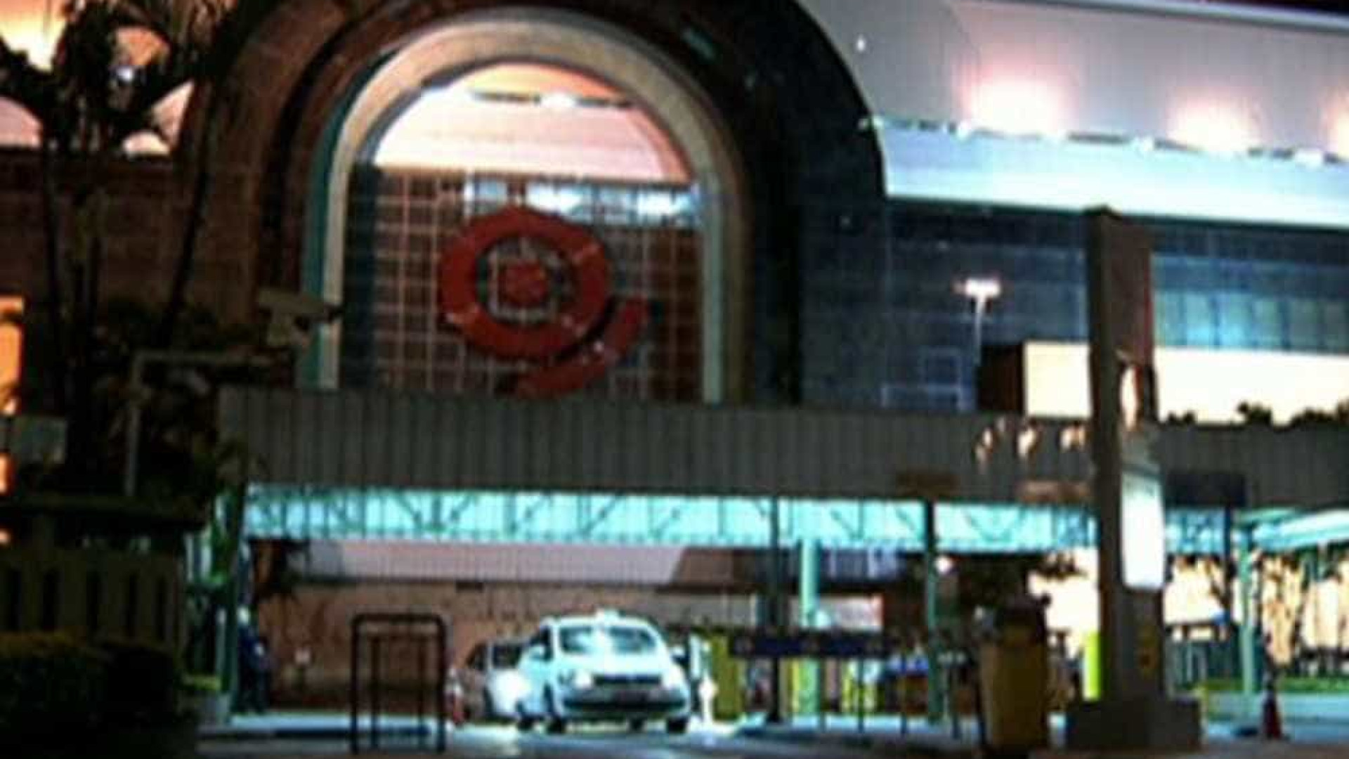 Funcionário esfaqueia colega de restaurante dentro de shopping em SP