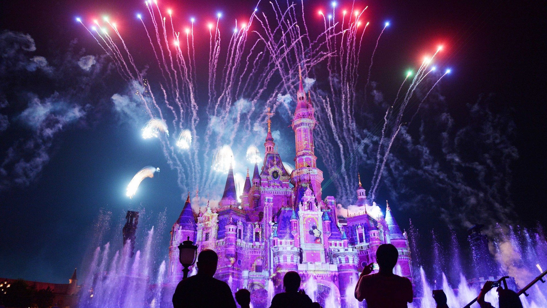 Disney anuncia datas em que Magic Kingdom funcionará até as 23h