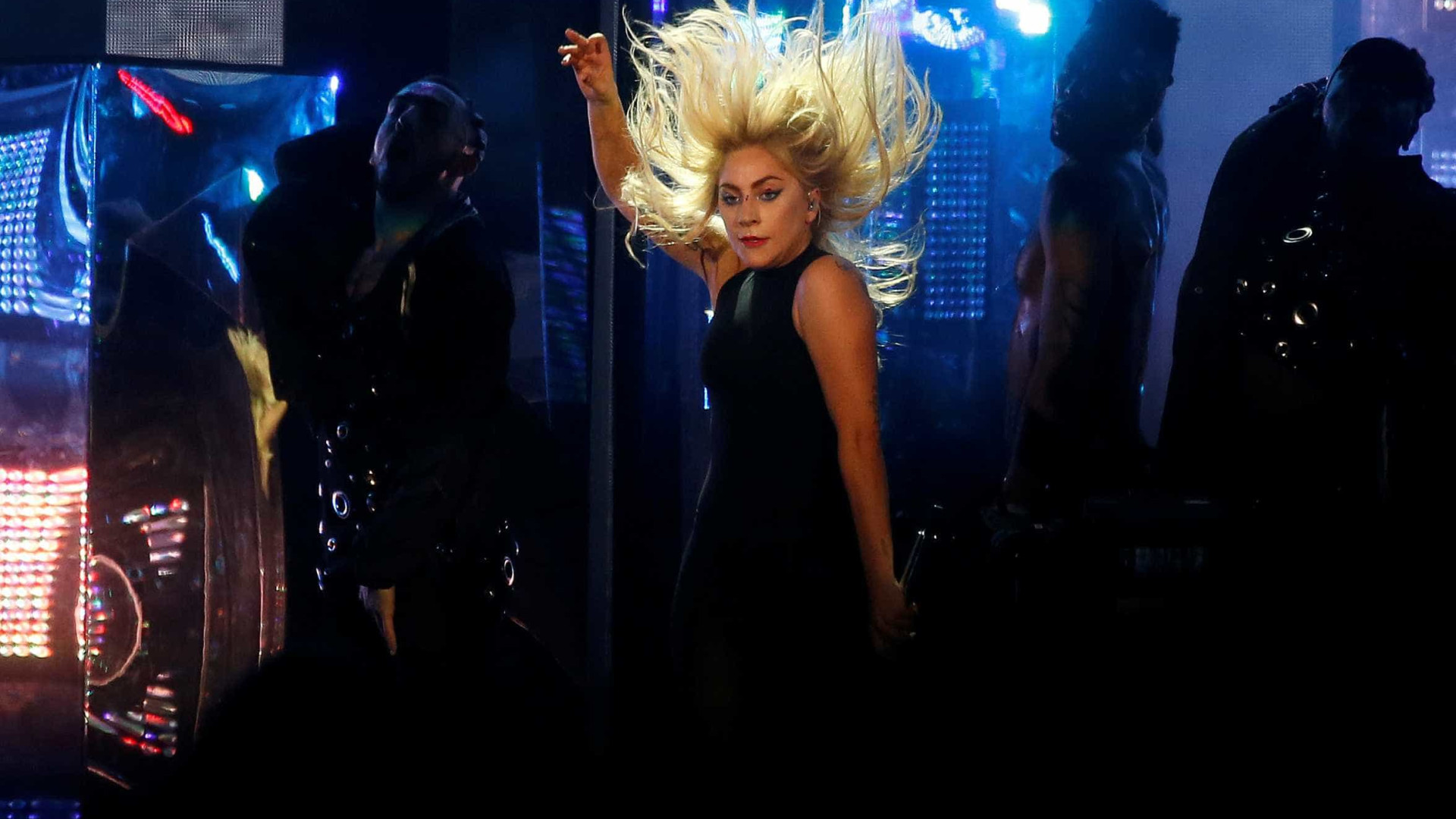 Além de Gaga, outros artistas aguardados já cancelaram shows no Brasil