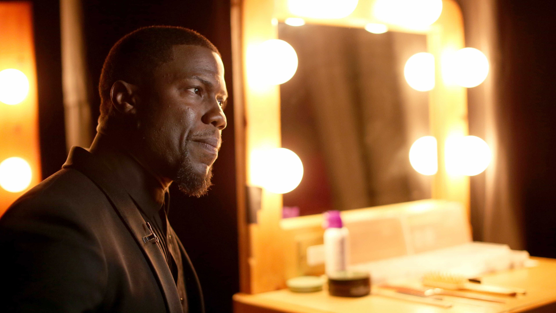 Ator faz vídeo pedindo desculpas por trair mulher grávida e filhos