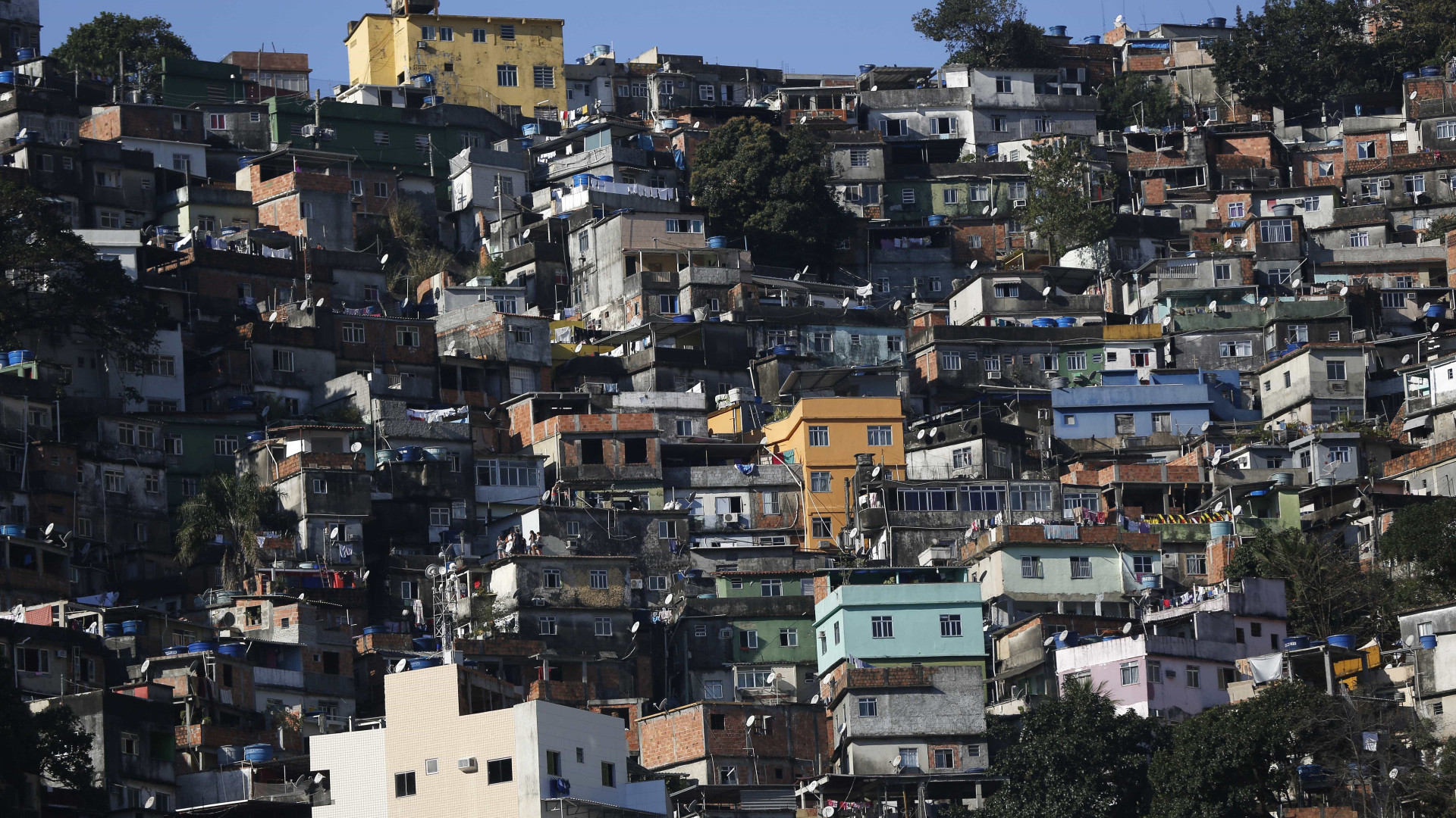 Tiroteio entre criminosos deixa ao menos dois mortos na Rocinha, diz PM