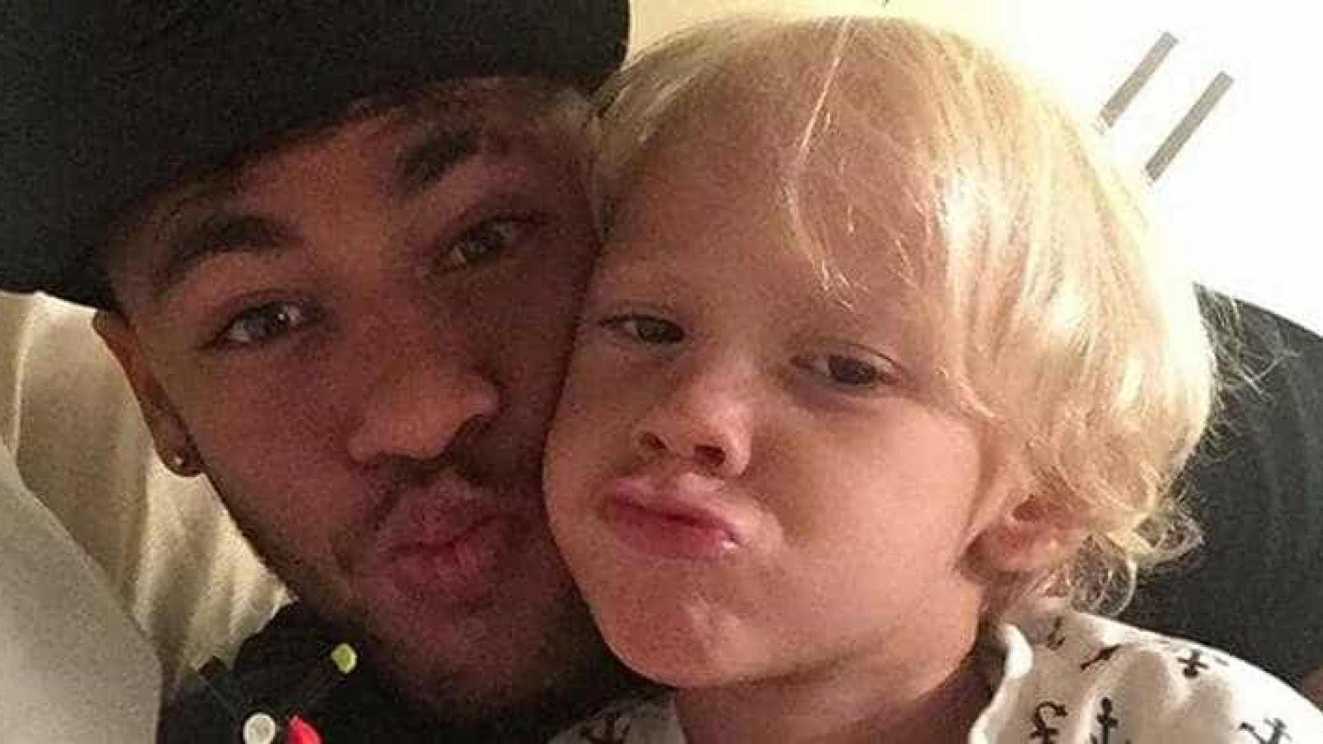 Neymar aproveita folga para curtir o filho; veja