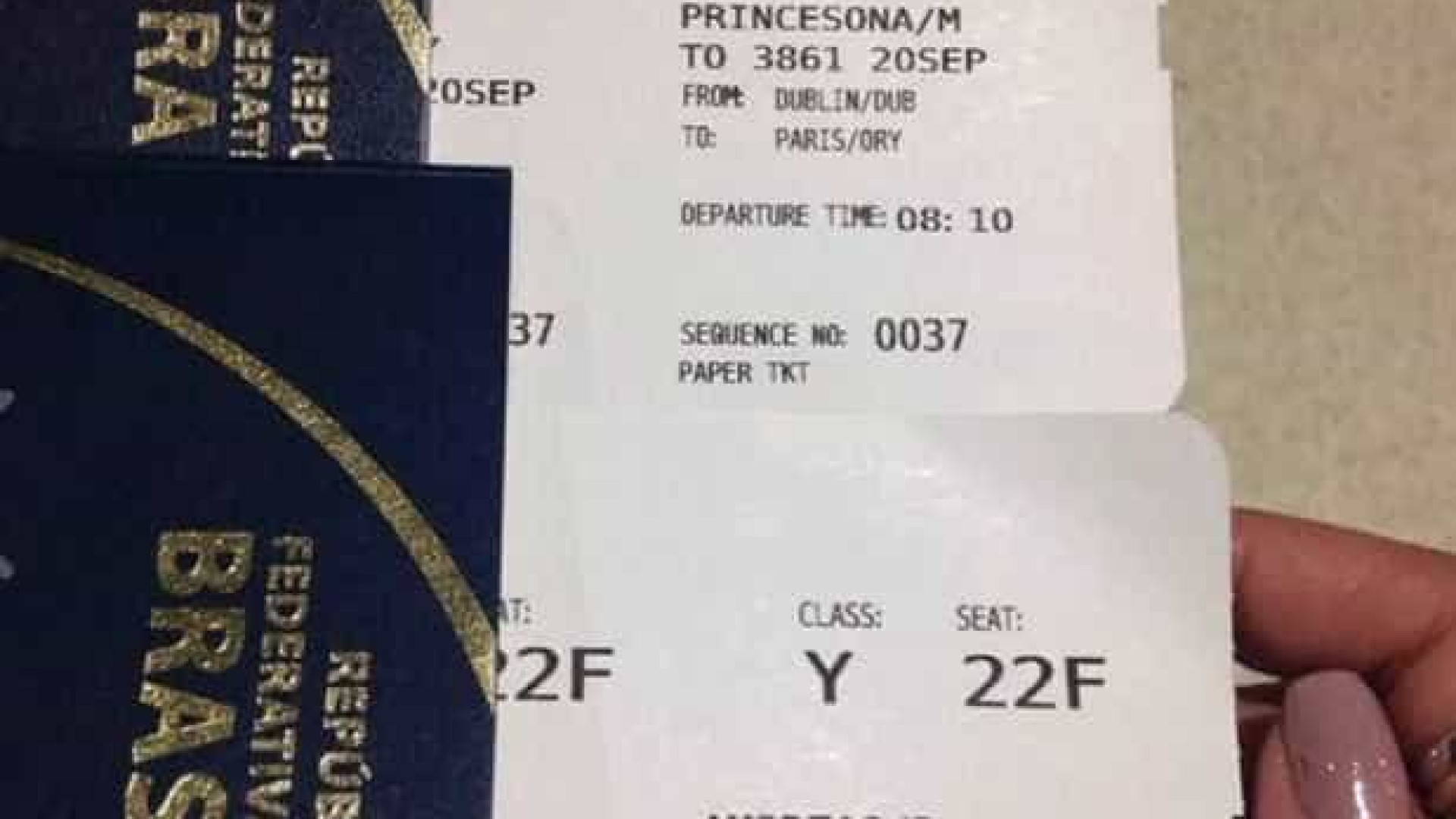 Casal que usou apelidos na passagem consegue embarcar no voo