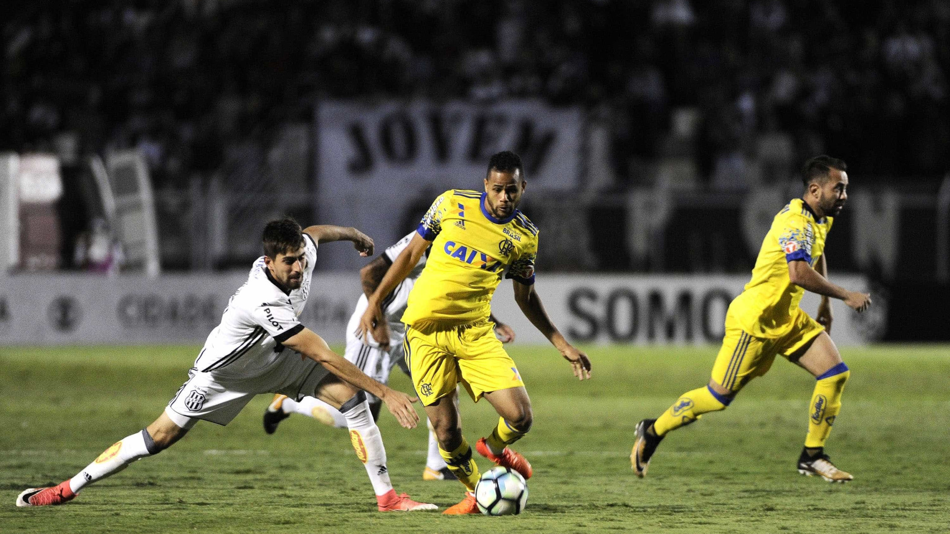 Flamengo perde para Ponte Preta e fica fora do G-6