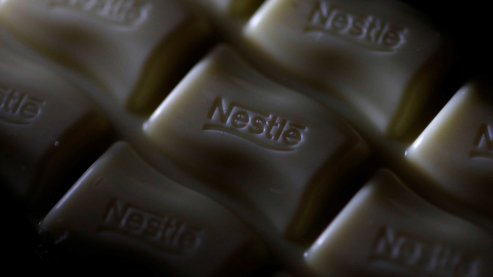 Nestlé é acusada de publicidade enganosa em leite para bebês