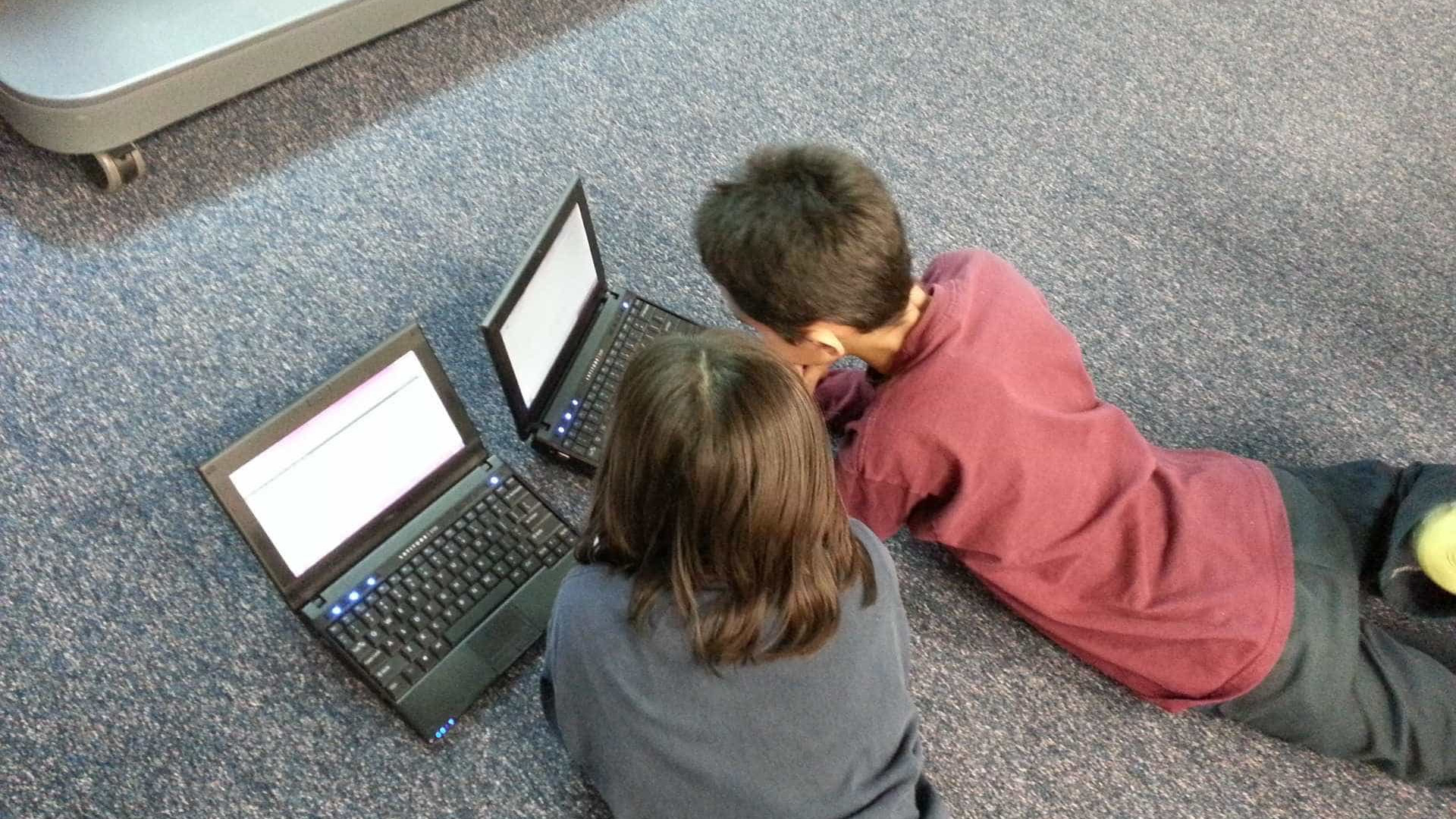 Criança x Internet: descubra o que seu filho procura quando está online