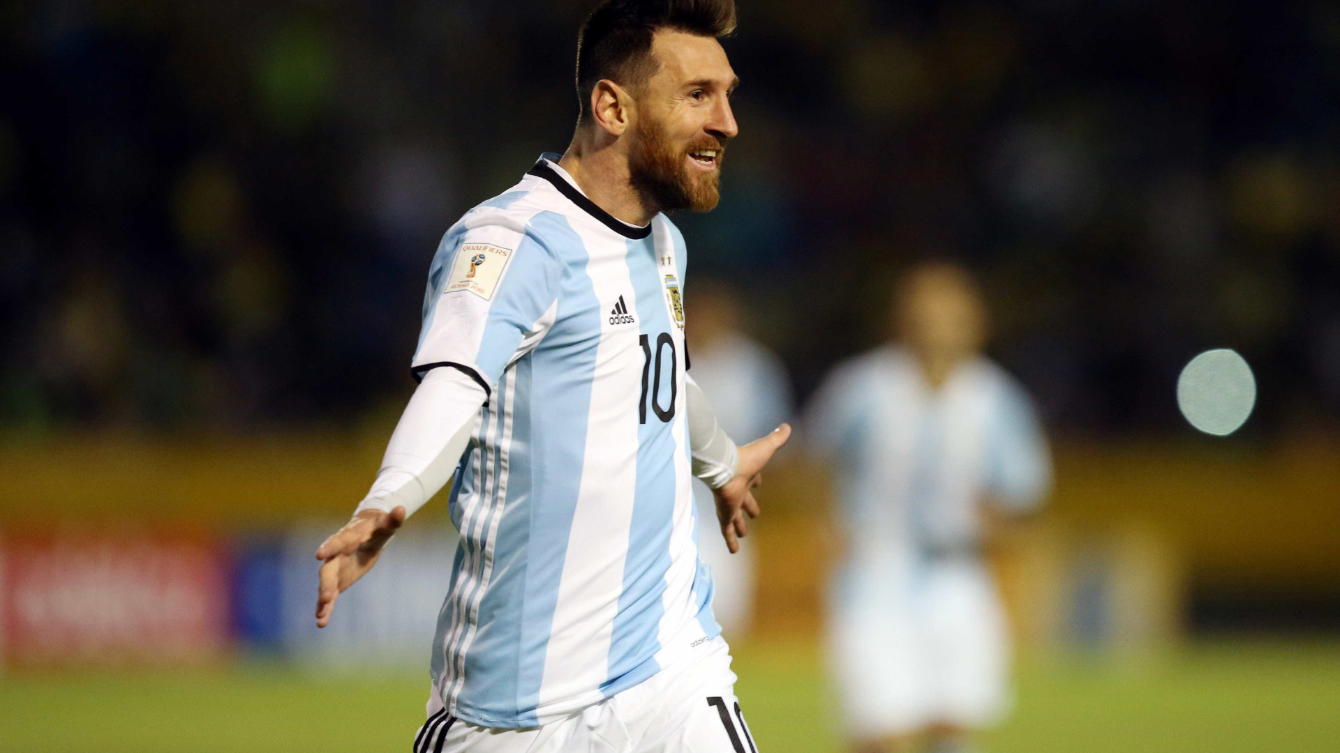 Lionel Messi faz três gols e coloca a Argentina na Copa do Mundo