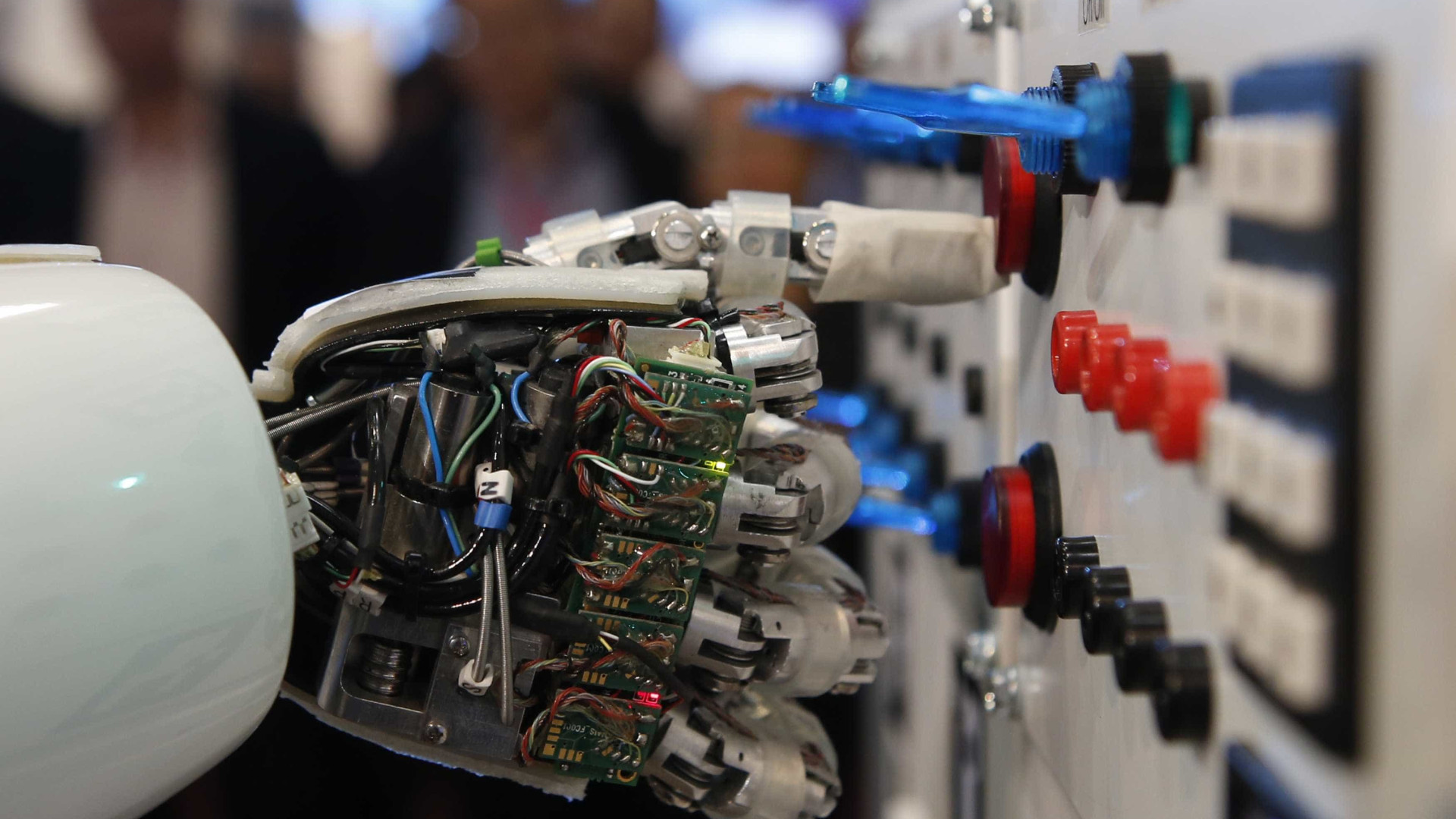 Empresas recorrem a inteligência artificial para melhorar negócios