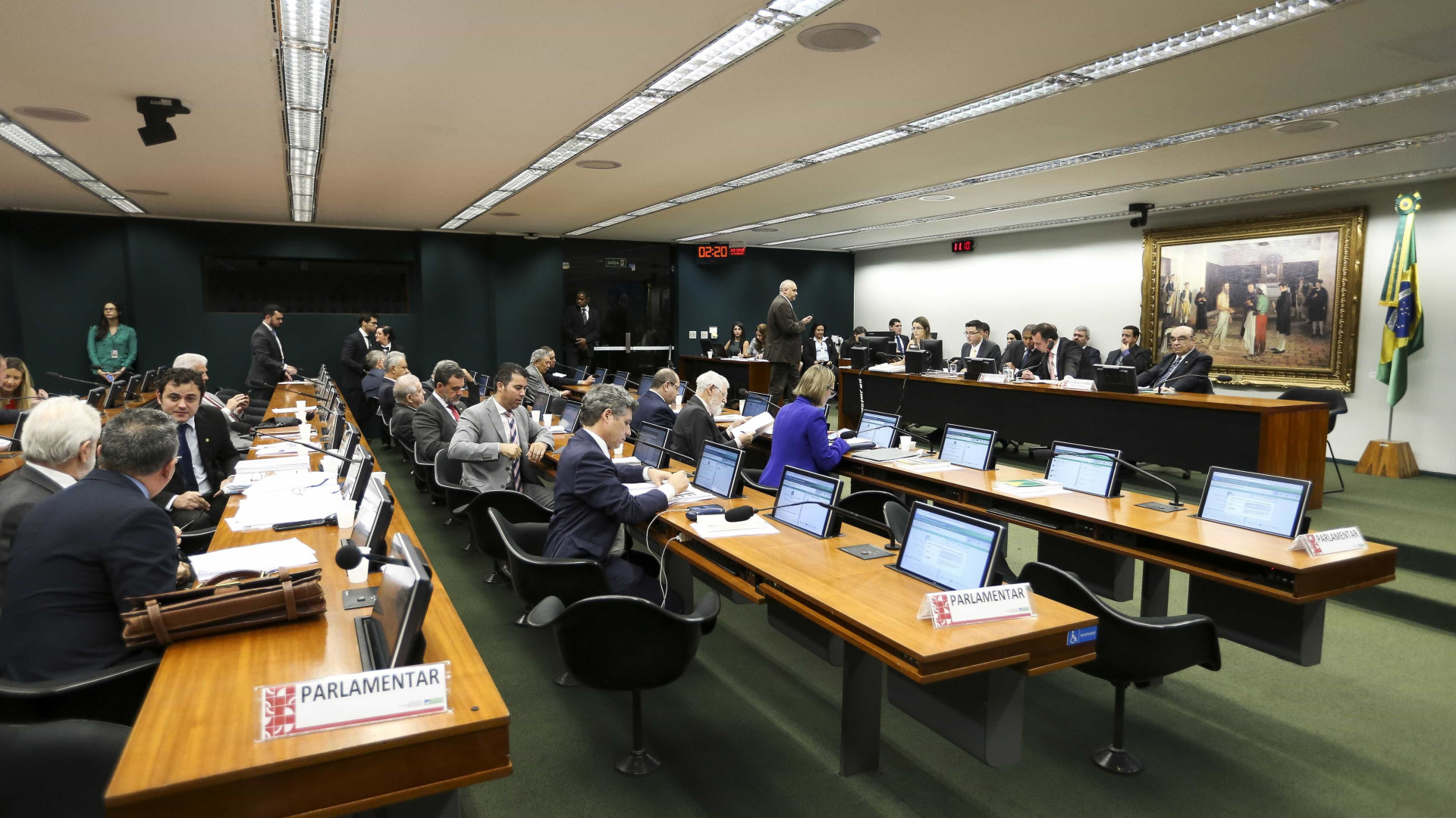CCJ encerra discussão e pode votar denúncia contra Temer hoje; assista