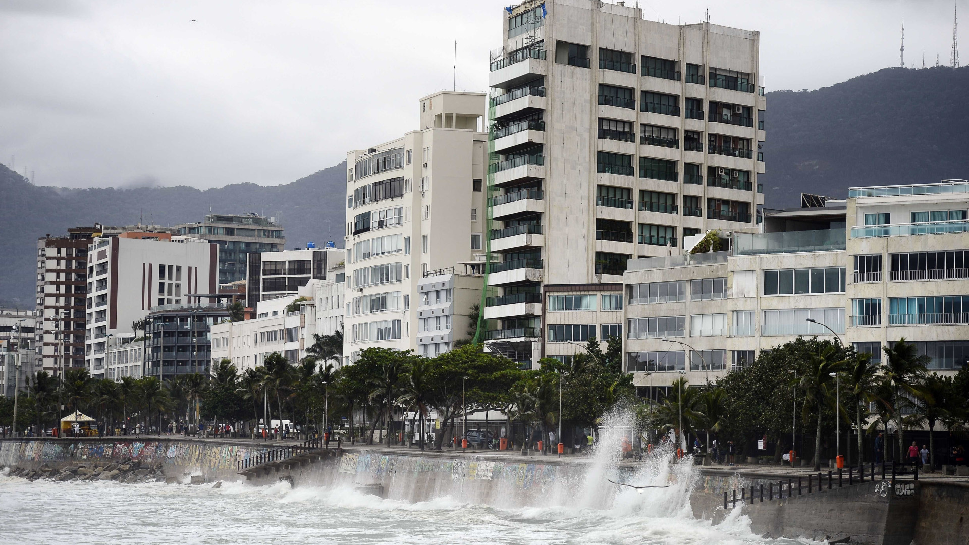 Marinha emite alerta de ressaca para a orla do Rio