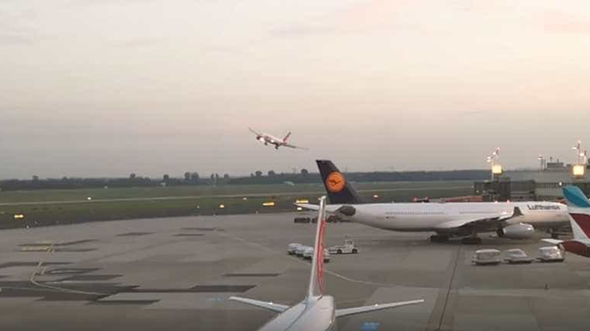 Piloto da Air Berlin é suspenso após manobra arriscada sobre aeroporto