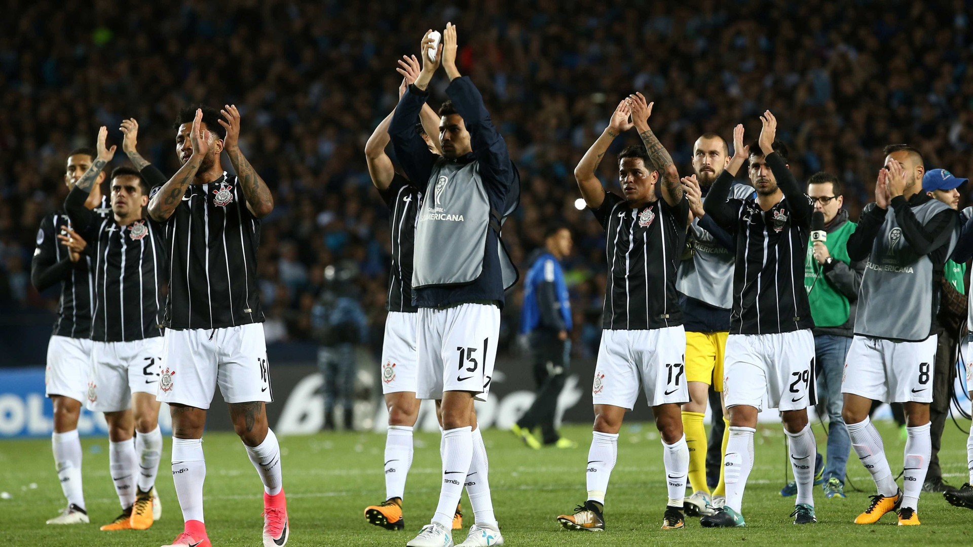 Corinthians visita o Botafogo e quer manter boa vantagem no Brasileirão