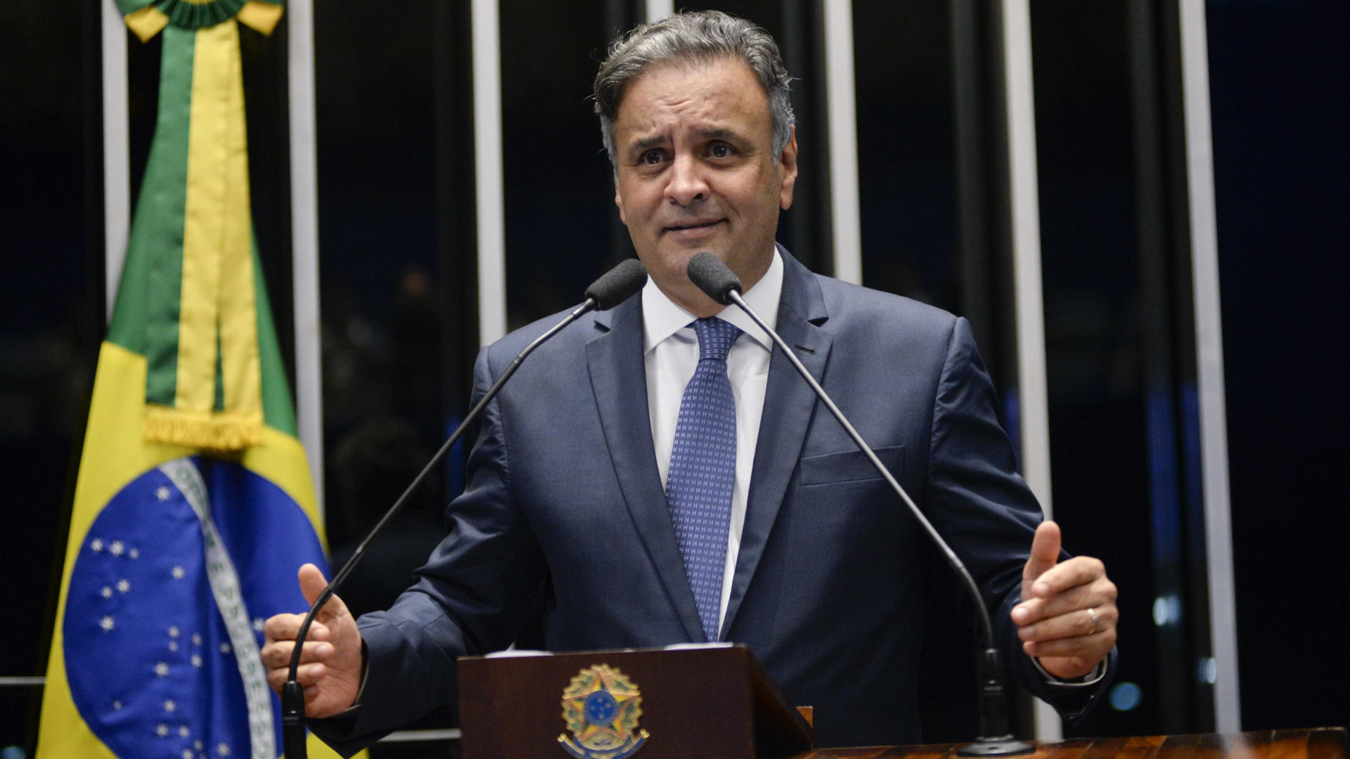 Aécio Neves presta depoimento de três horas à Polícia Federal