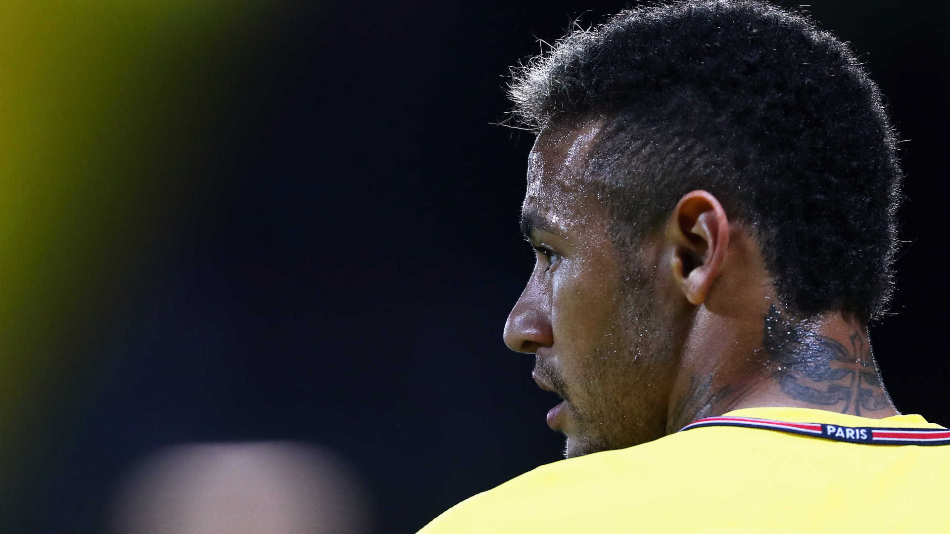 Criticado na França, Neymar desabafa: ‘Abaixar a cabeça só pra orar’