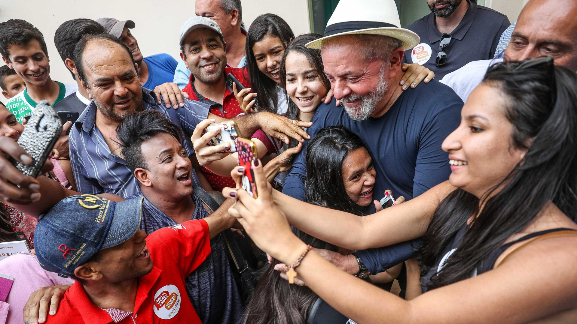 Lula diz que, se eleito, vai consultar população sobre reformas