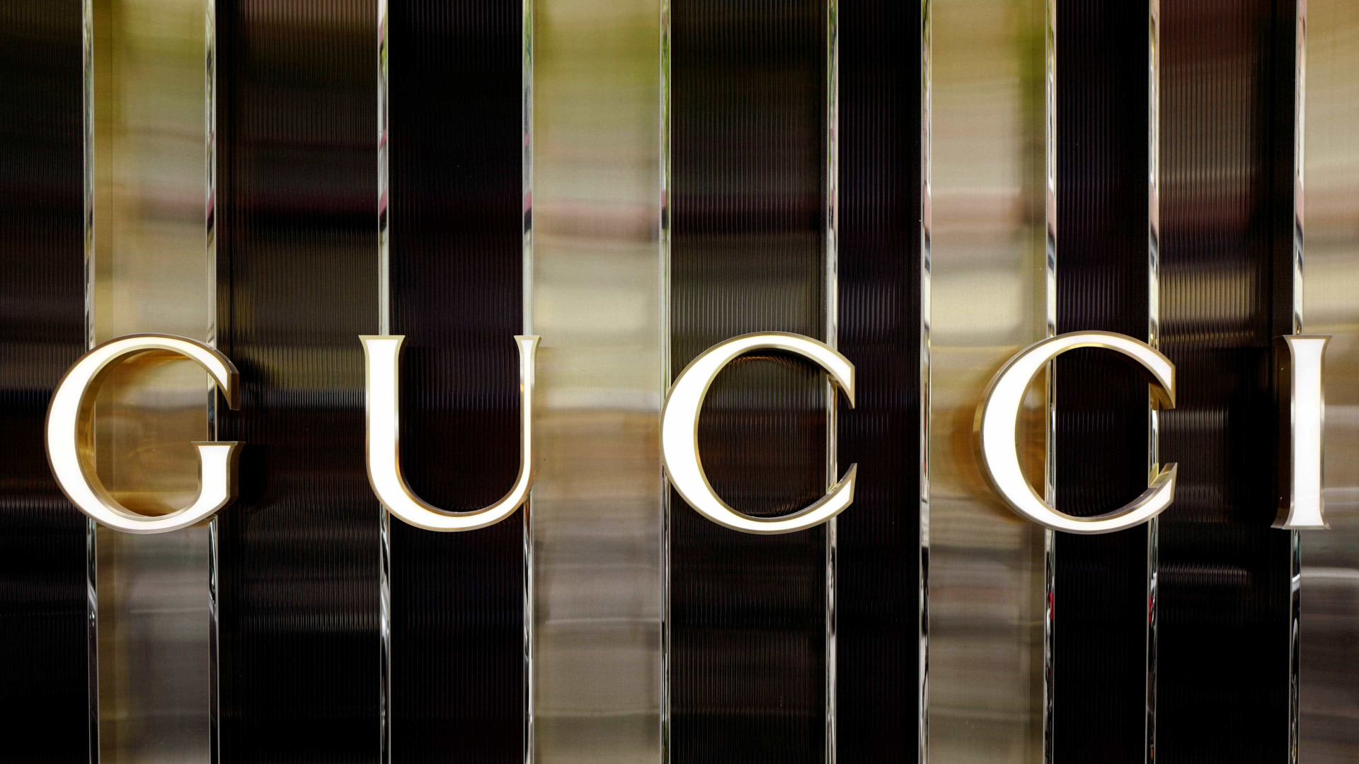 Gucci assina parceria com marca japonesa em bolsa shopper