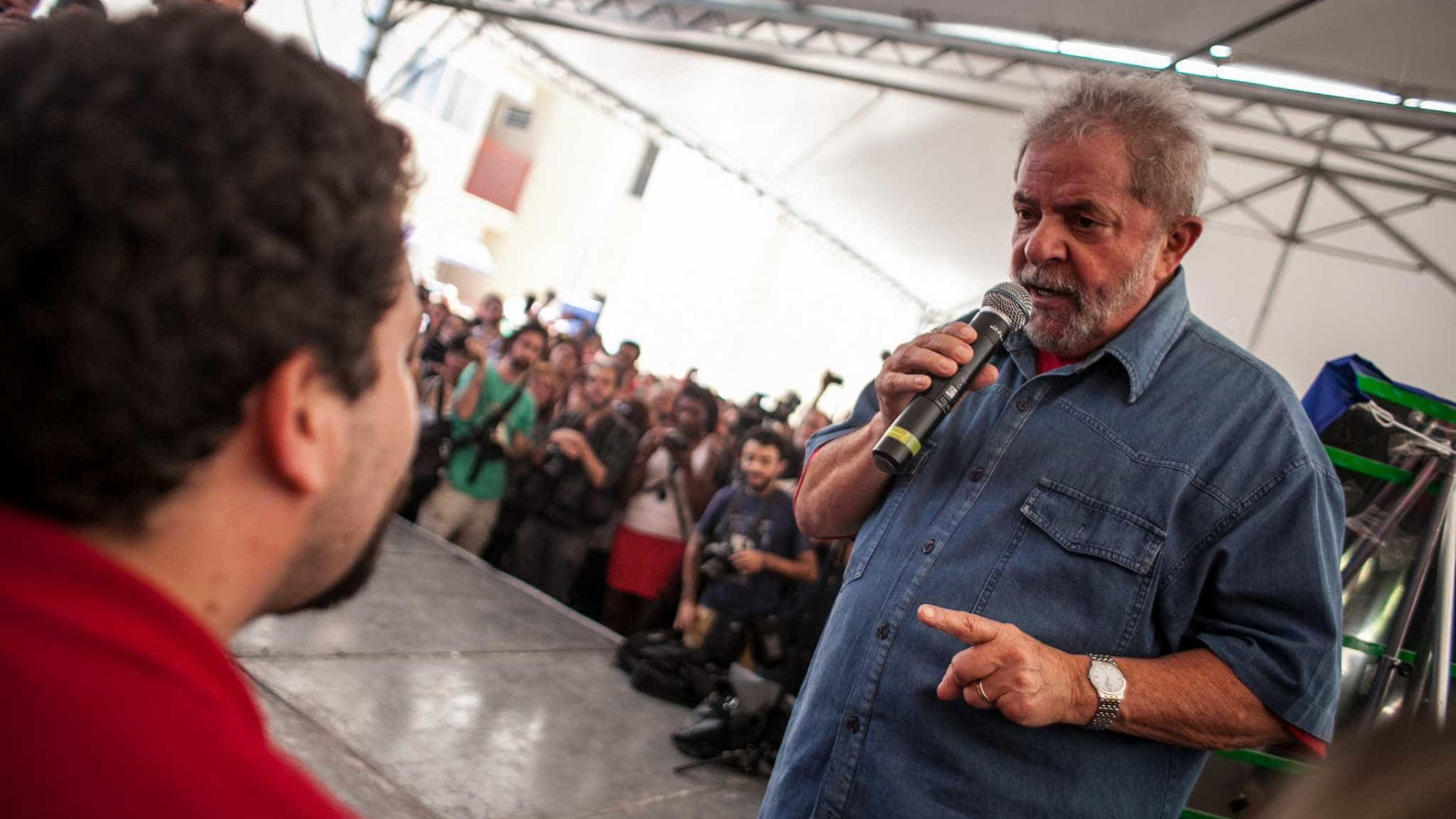 Dirigentes do PT veem líder do MTST como sucessor de Lula