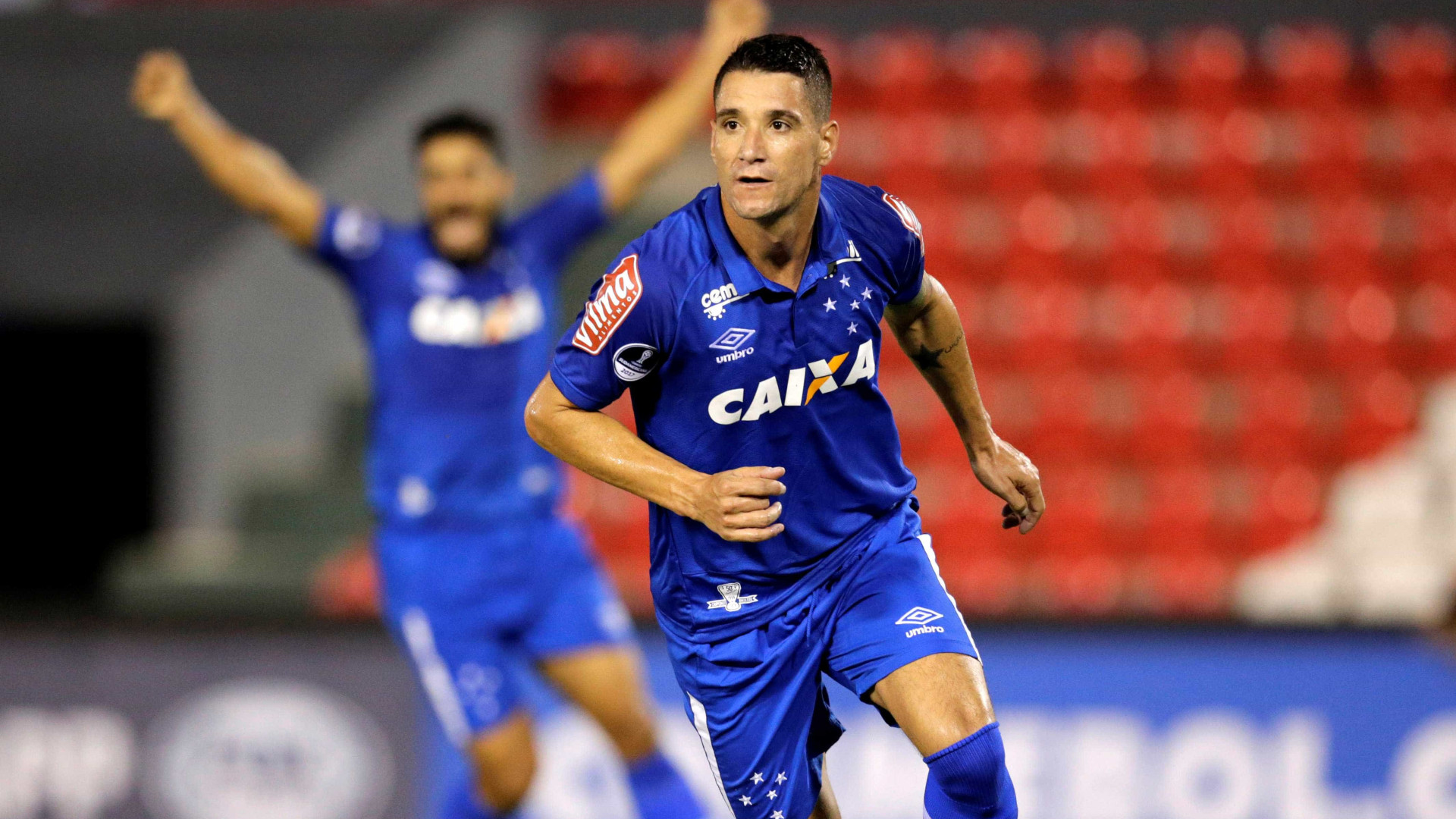 Thiago Neves brilha, e Cruzeiro vence o Flu de virada no Mineirão