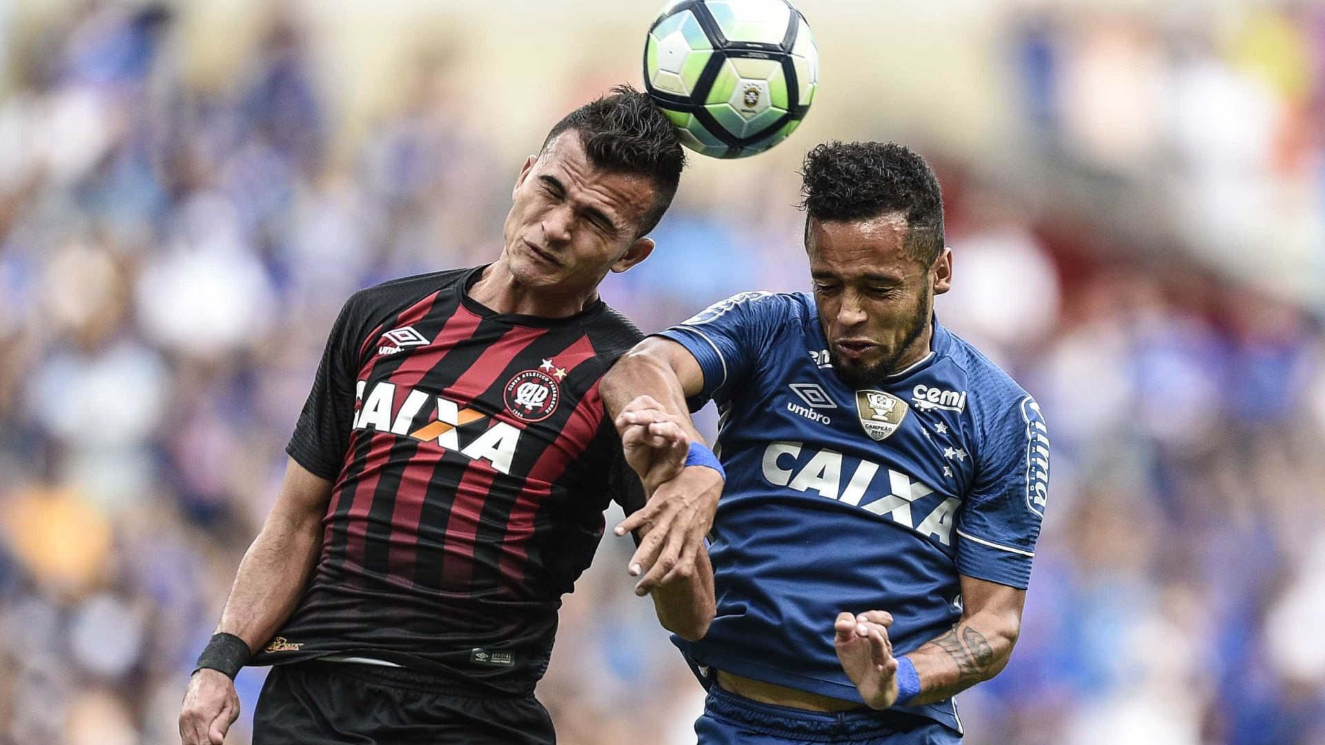Cruzeiro frustra planos do Atlético-PR e vence com golaço de Arrascaeta