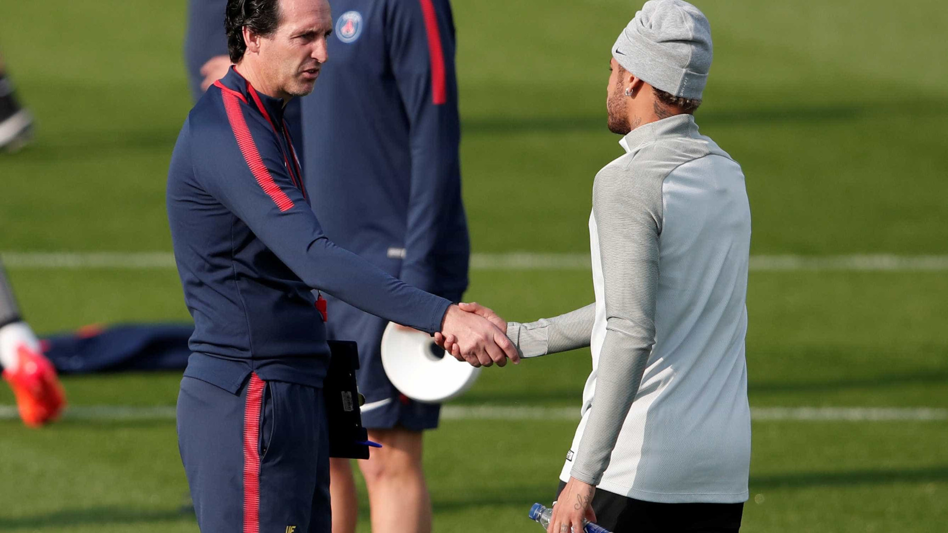 'Abismo entre eles', diz jornal sobre relação entre Neymar e técnico