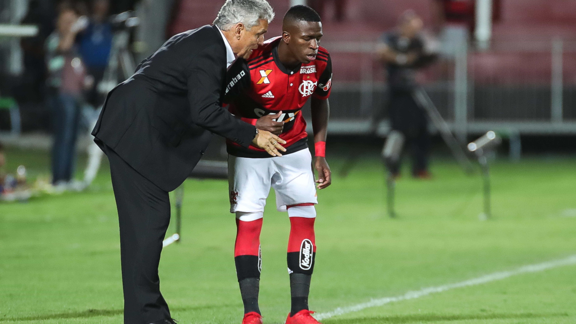 Vinicius Jr. marca e decide segunda vitória do Flamengo no Carioca