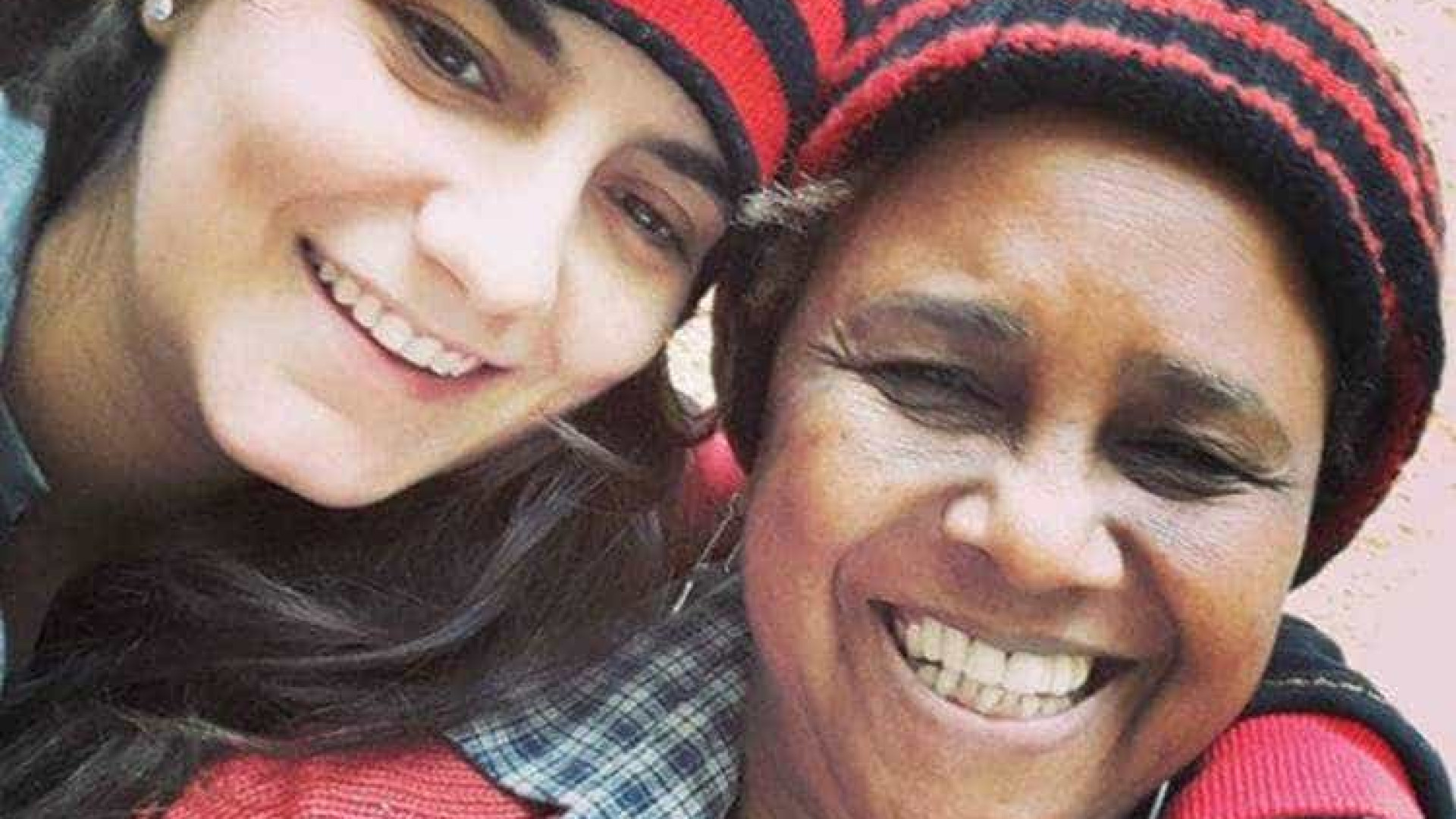 Sandra de Sá e a mulher 29 anos mais nova fazem tatuagens iguais