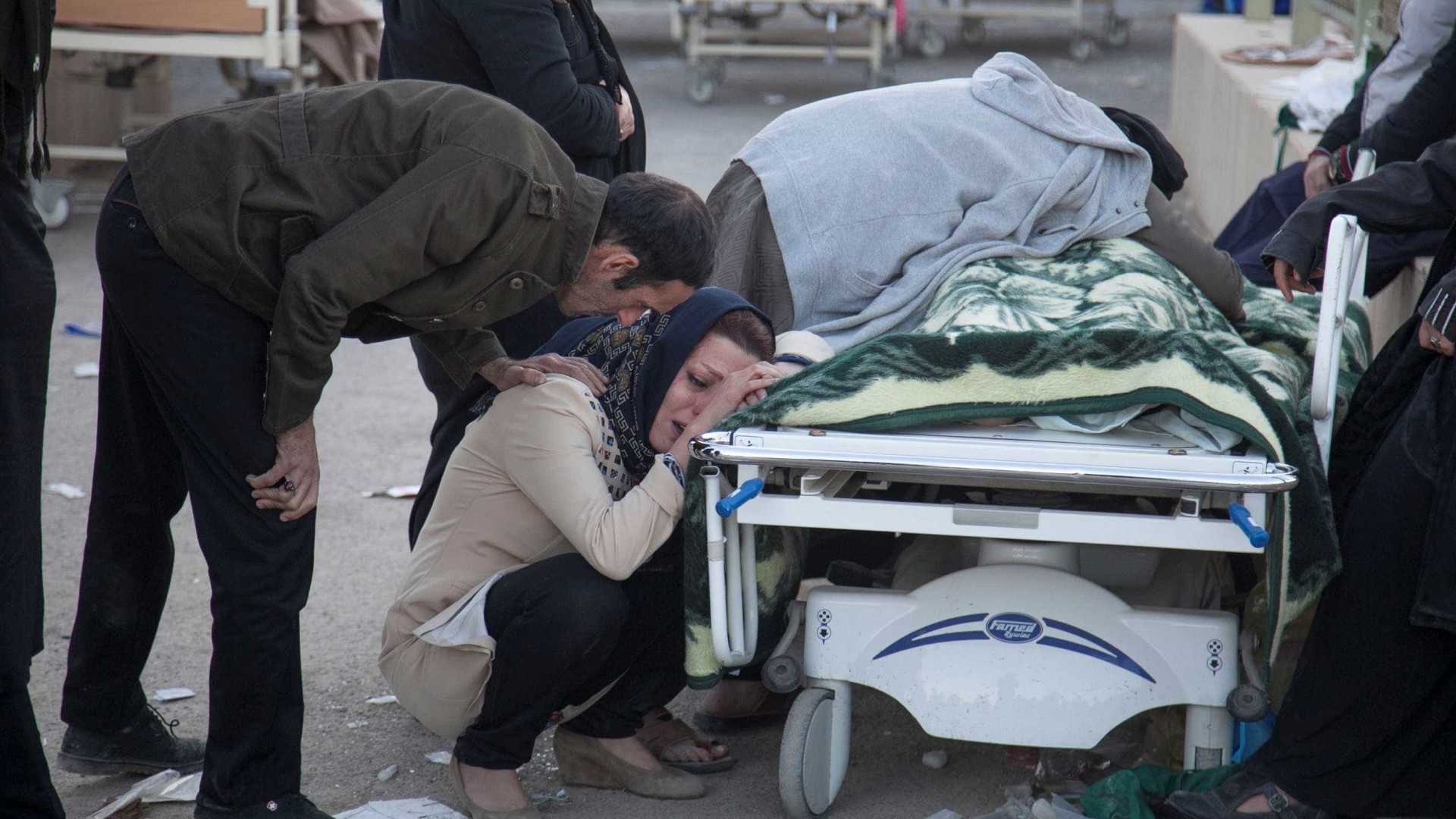 Mais de 200 pessoas morrem em terremoto entre Irã e Iraque