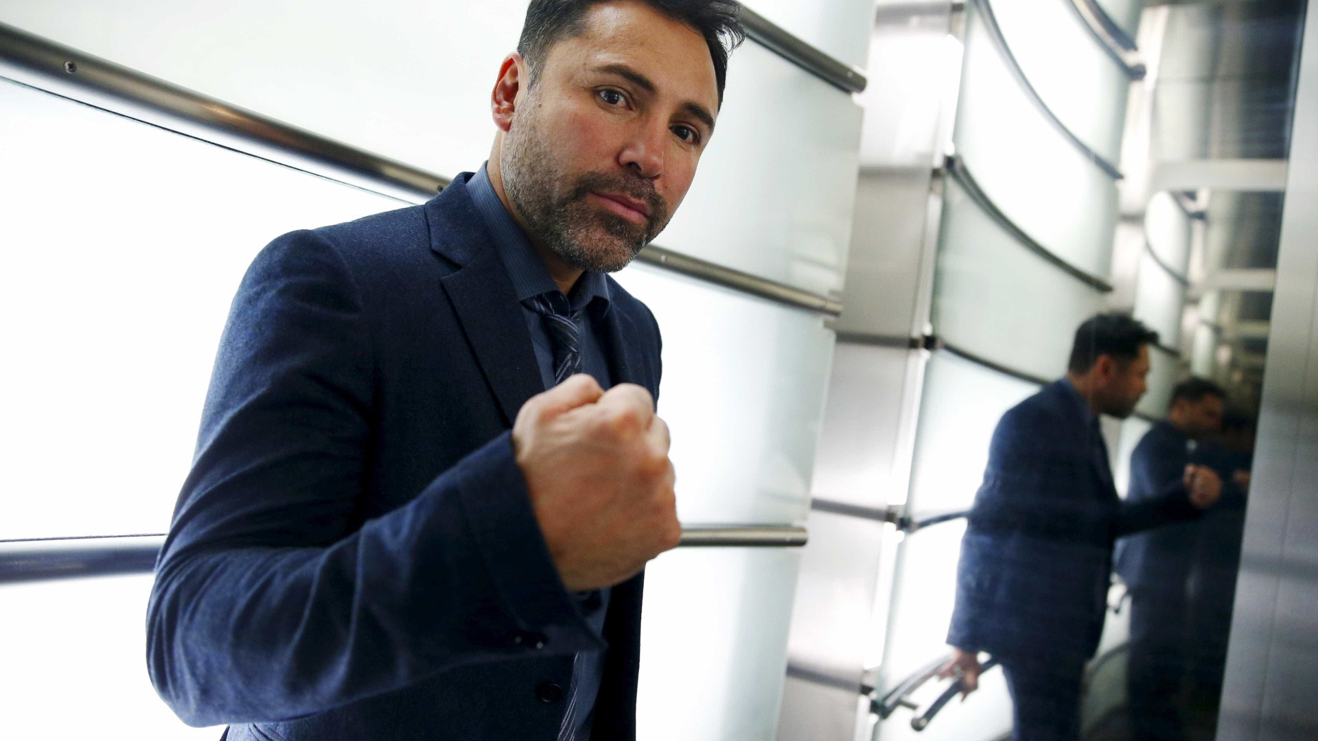 Oscar de la Hoya desafia McGregor: 'Precisaria de dois assaltos'