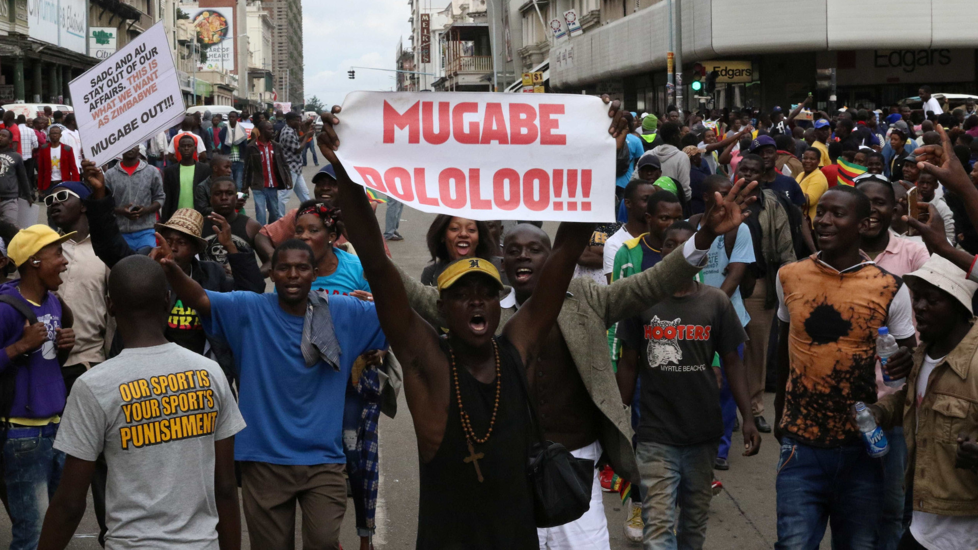 Protesto pede saída de Mugabe do governo do Zimbábue