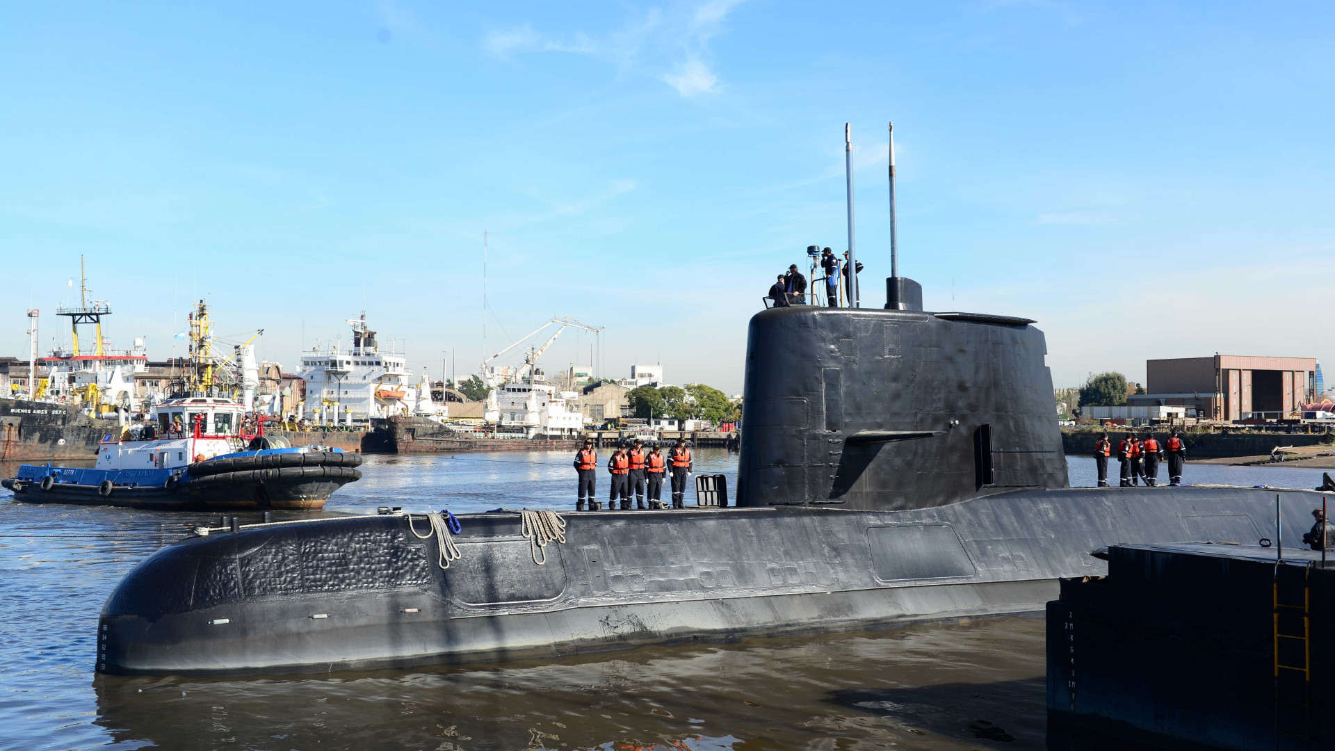 Brasil envia três embarcações para buscas de submarino argentino