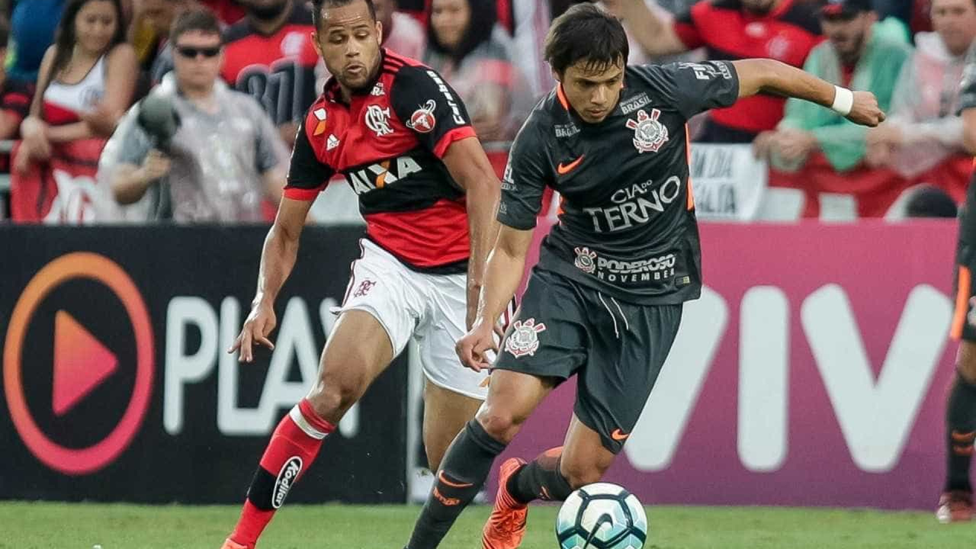Flamengo vence o Corinthians por 3 a 0, com briga feia entre jogadores