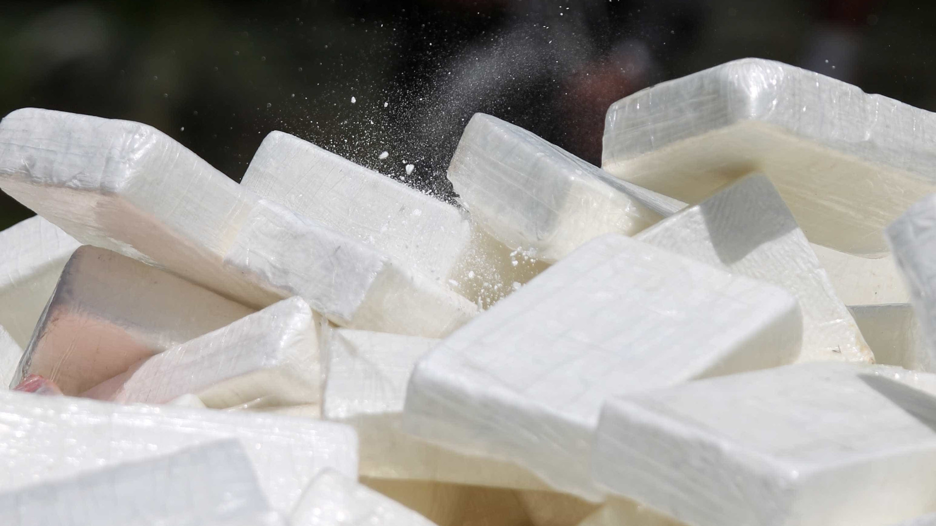 Bolivianos são presos em SP com malas de roupa engomada com cocaína