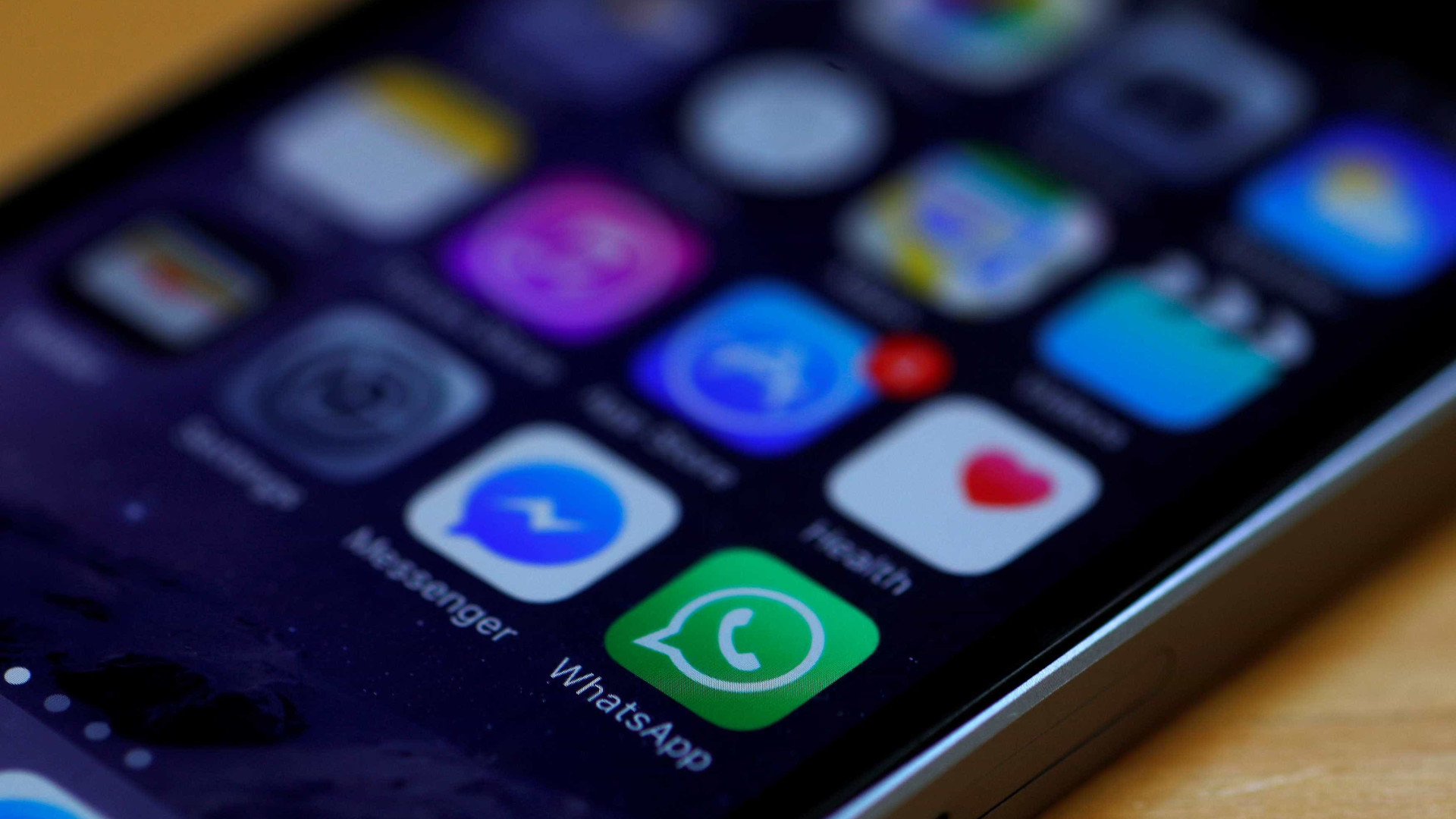 Empresas investem em atendimento pelo WhatsApp para conquistar clientes