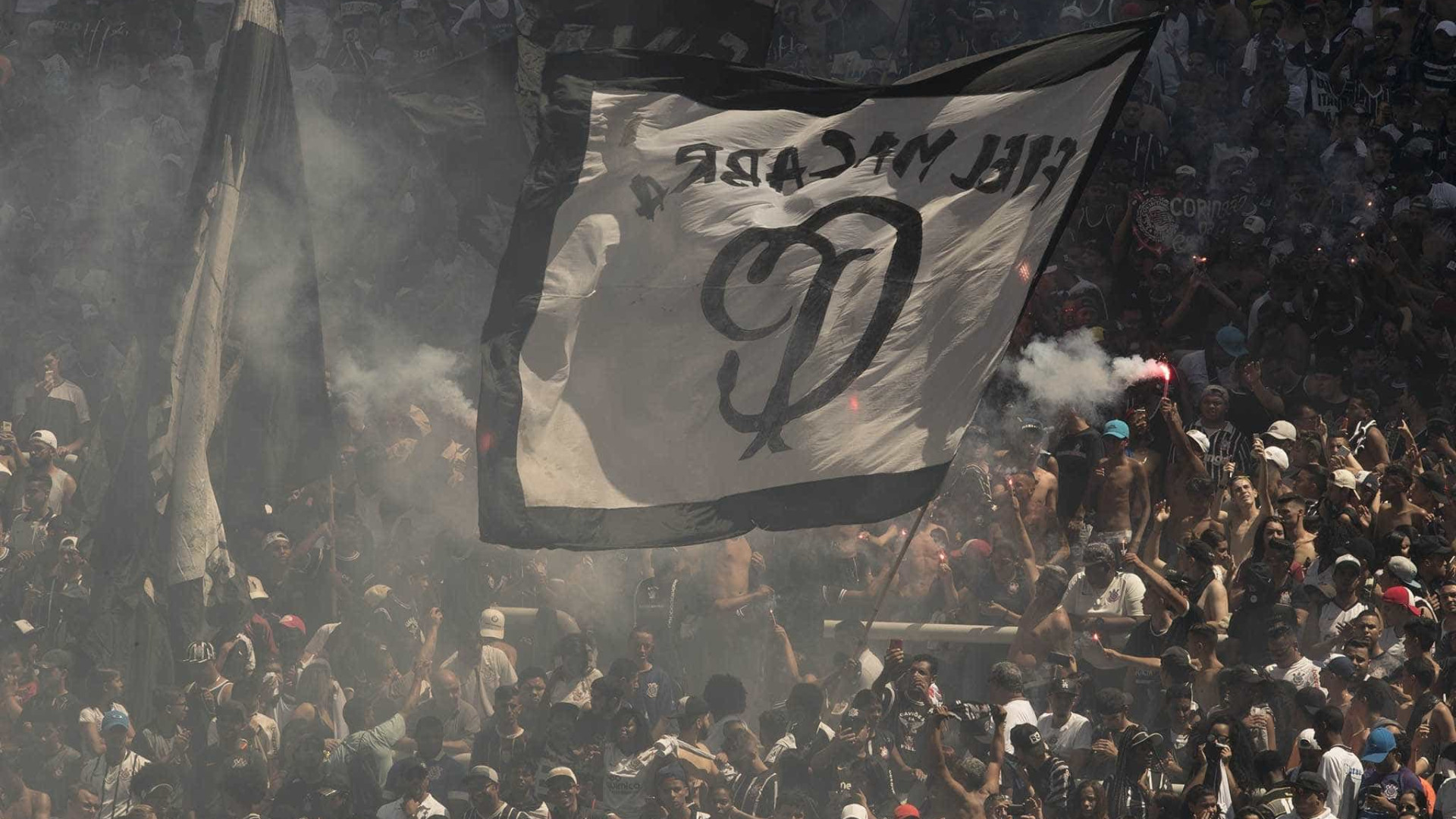 Corinthians sofre, mas supera Sport nos pênaltis e segue em busca do bi