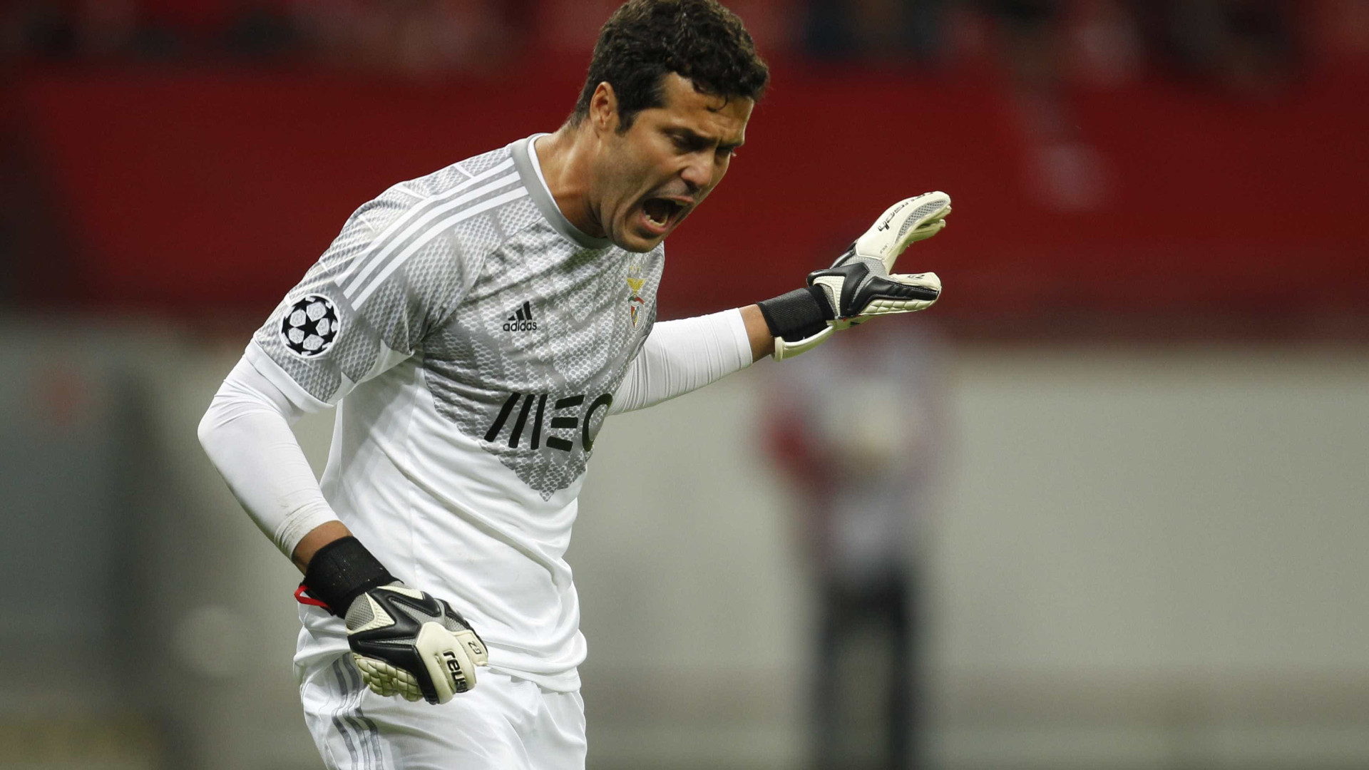 Júlio César avisa clube que irá se aposentar