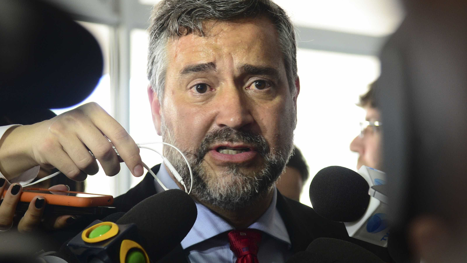 Dirigentes do PT desafiam Justiça a decretar a prisão de Lula