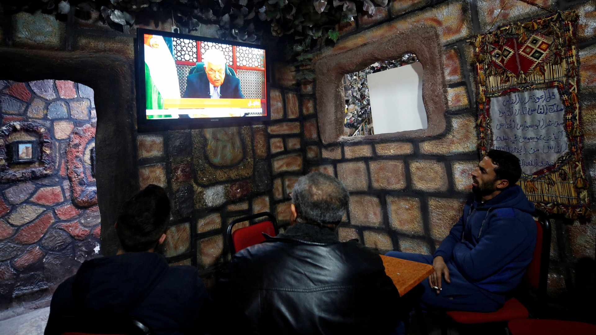 'Trump nos leva a guerra sem fim', diz Abbas
