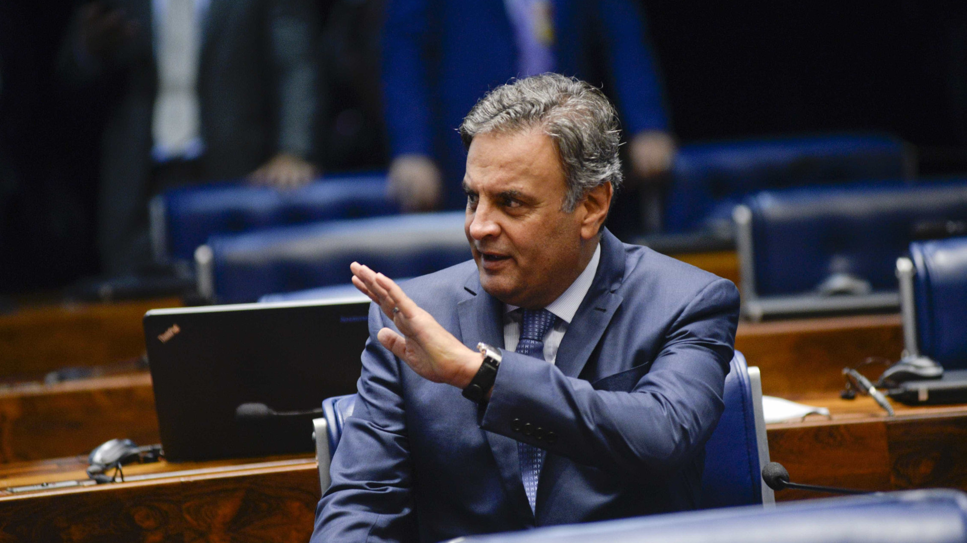 Em despedida do comando do PSDB, Aécio diz que provará inocência